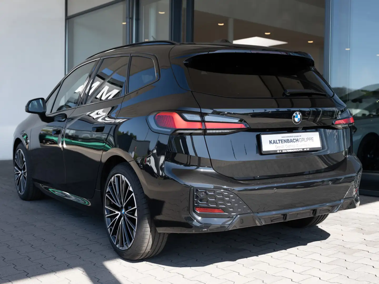 BMW 218 i Active Tourer M-Sportpaket AHK PANO H/K Schwarz - 2