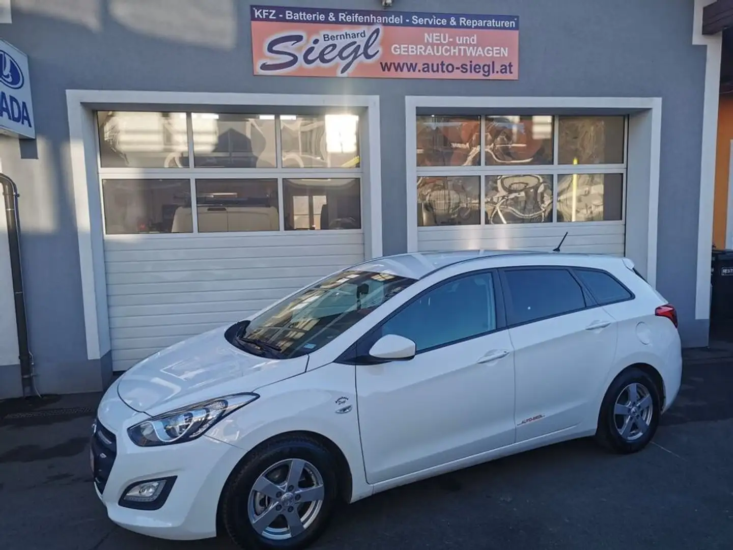 Hyundai i30 Comfort  Kombi Modell 2016 Blanc - 1