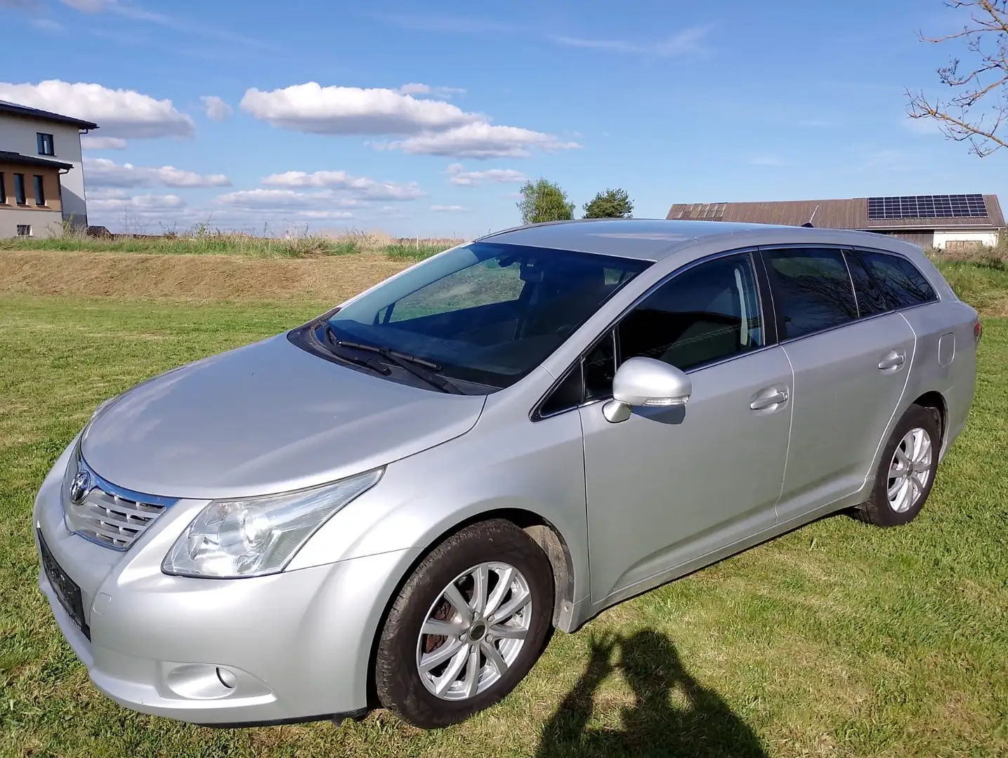 Toyota Avensis 2,0 D4-D 125 DPF Comfort Silber - 1