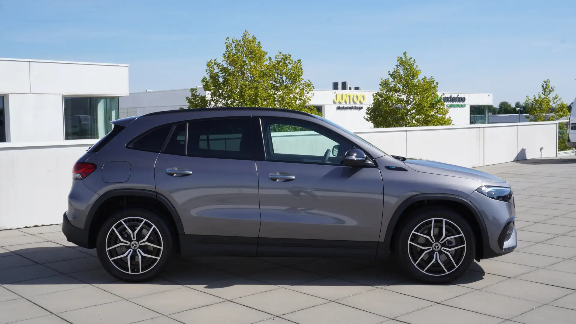 Mercedes-Benz EQA 250 AMG/NIGHTPAK/PARKEERPAK/PREMIUM/MIDLINE/THERMOTRON Grijs - 2
