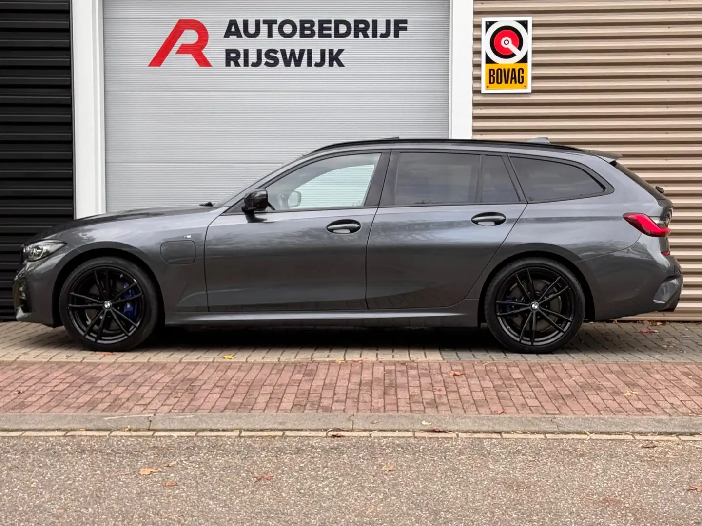 BMW 330 3-serie Touring 330e High Executive M seats/Pano/M Gris - 2