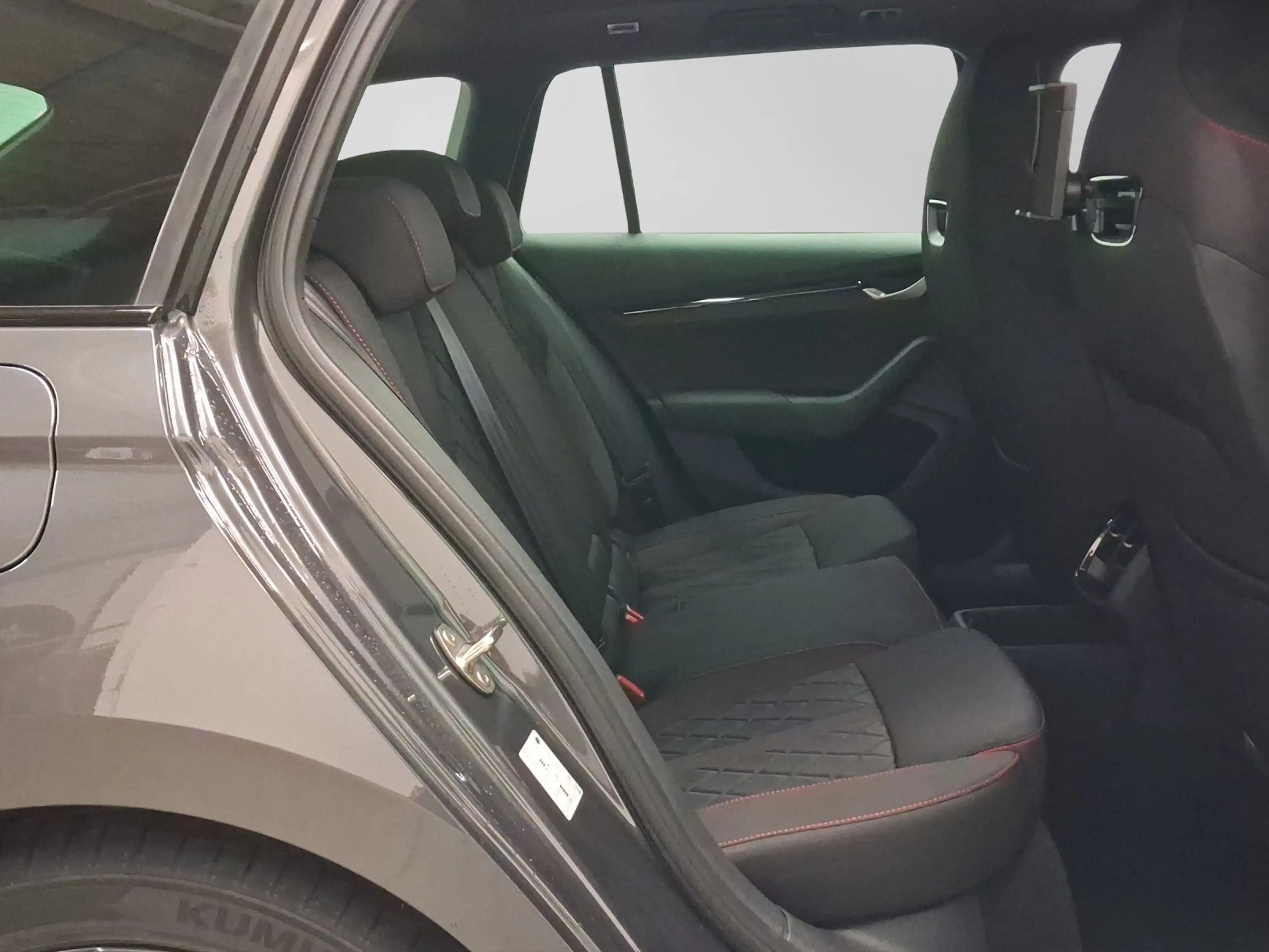 Skoda Octavia Combi RS TSI DSG INDIVIDUAL TITAN GREY A — photo 6