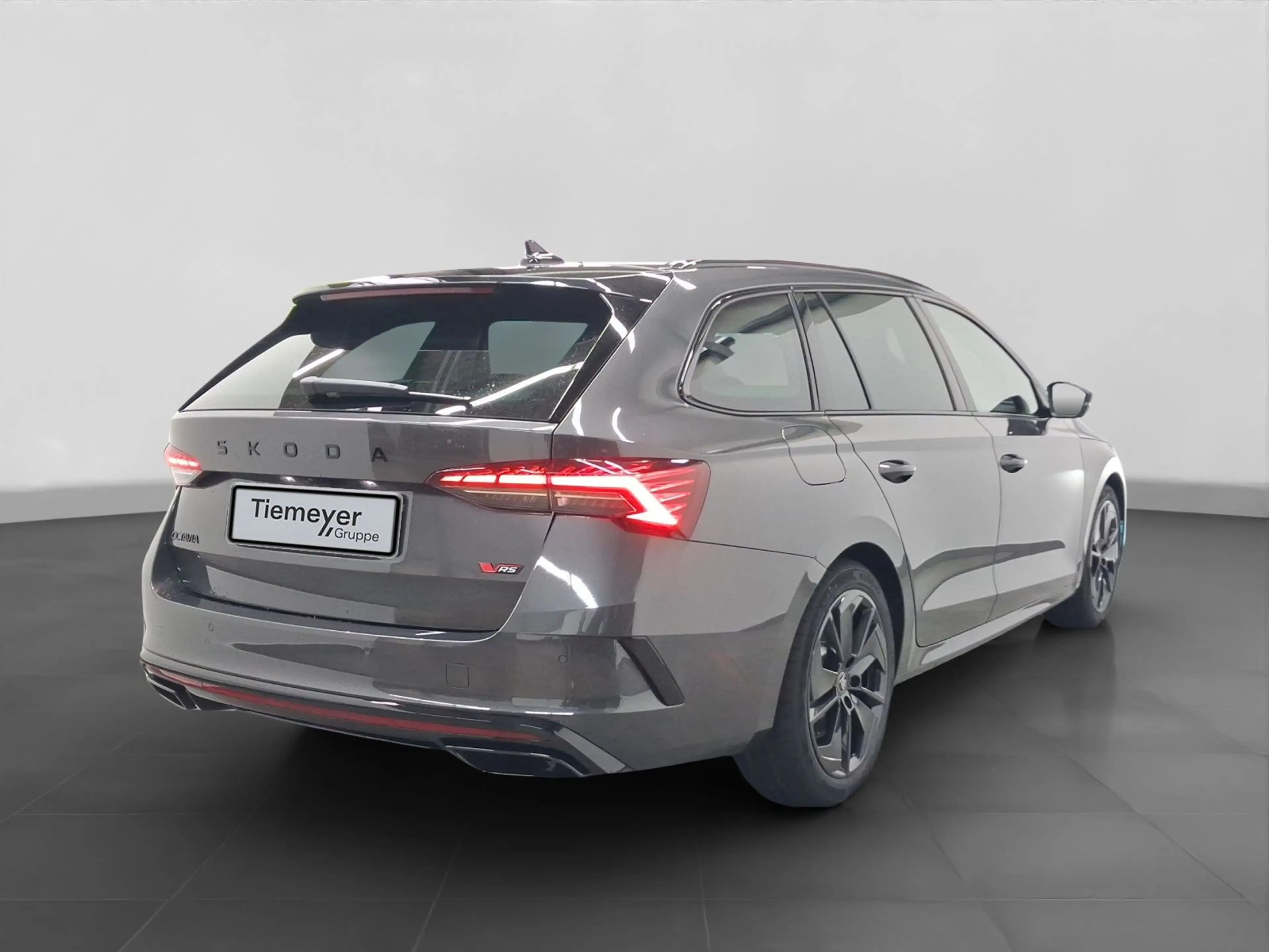 Skoda Octavia Combi RS TSI DSG INDIVIDUAL TITAN GREY A — photo 3