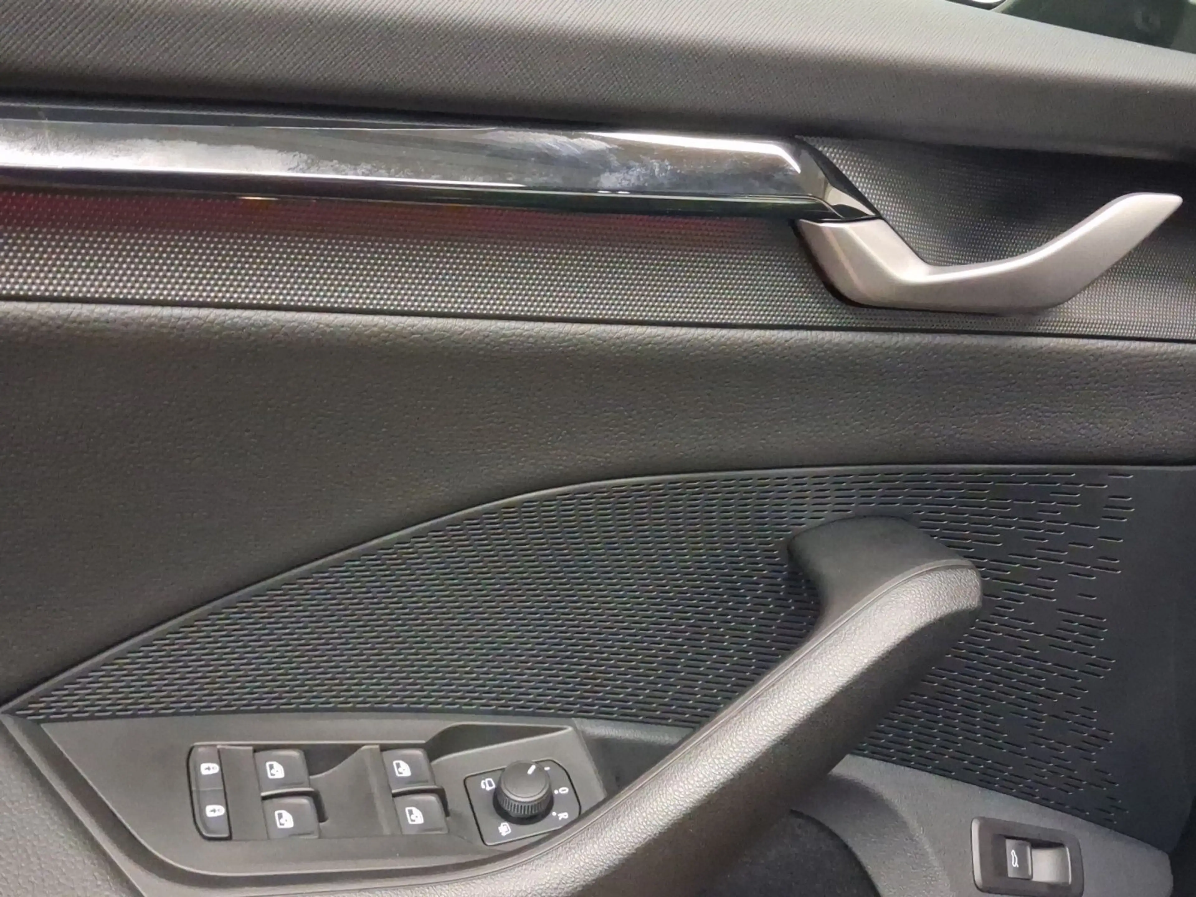 Skoda Octavia Combi RS TSI DSG INDIVIDUAL TITAN GREY A — photo 8