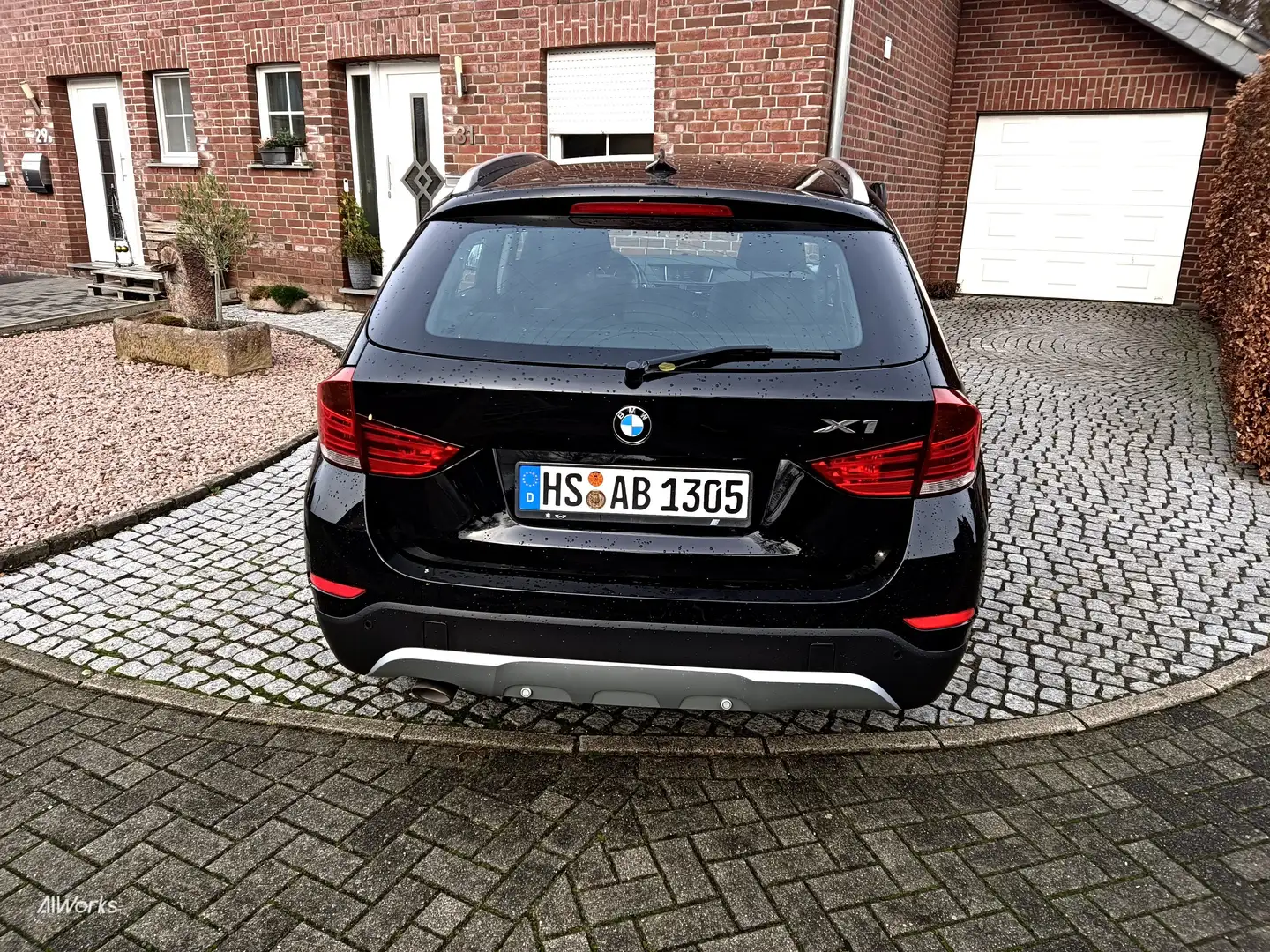BMW X1 xDrive18d Schwarz - 2