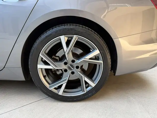 Audi A6 view 11