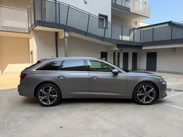 Audi A6 view 6