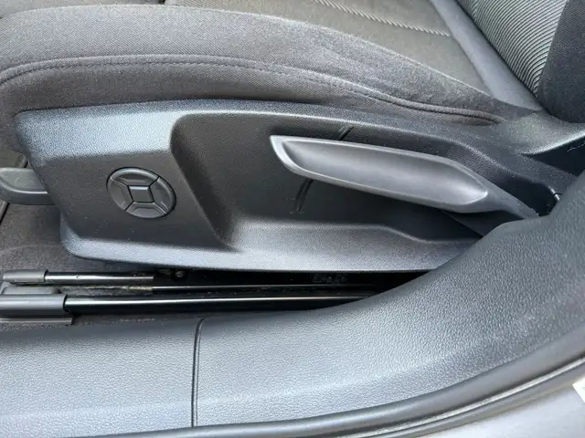 Audi A6 view 25