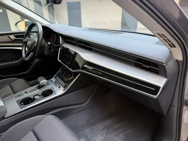 Audi A6 view 13