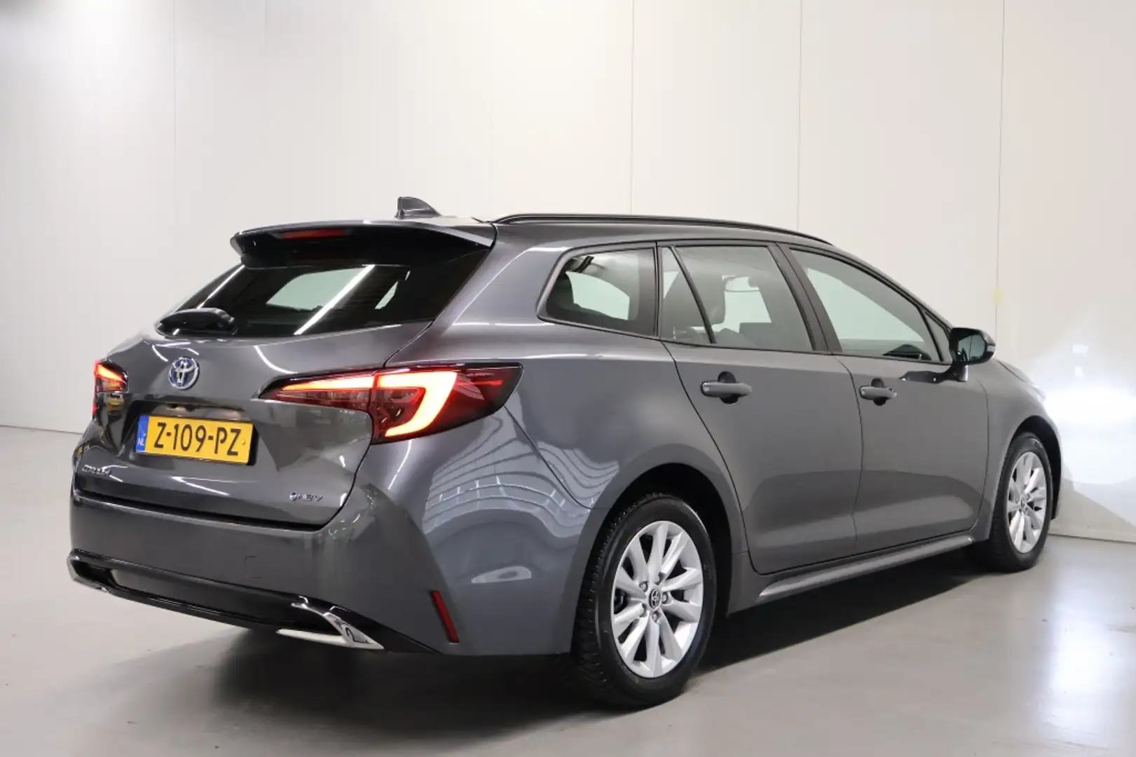 Toyota Corolla Touring Sports Hybrid 140 Active Gris - 2