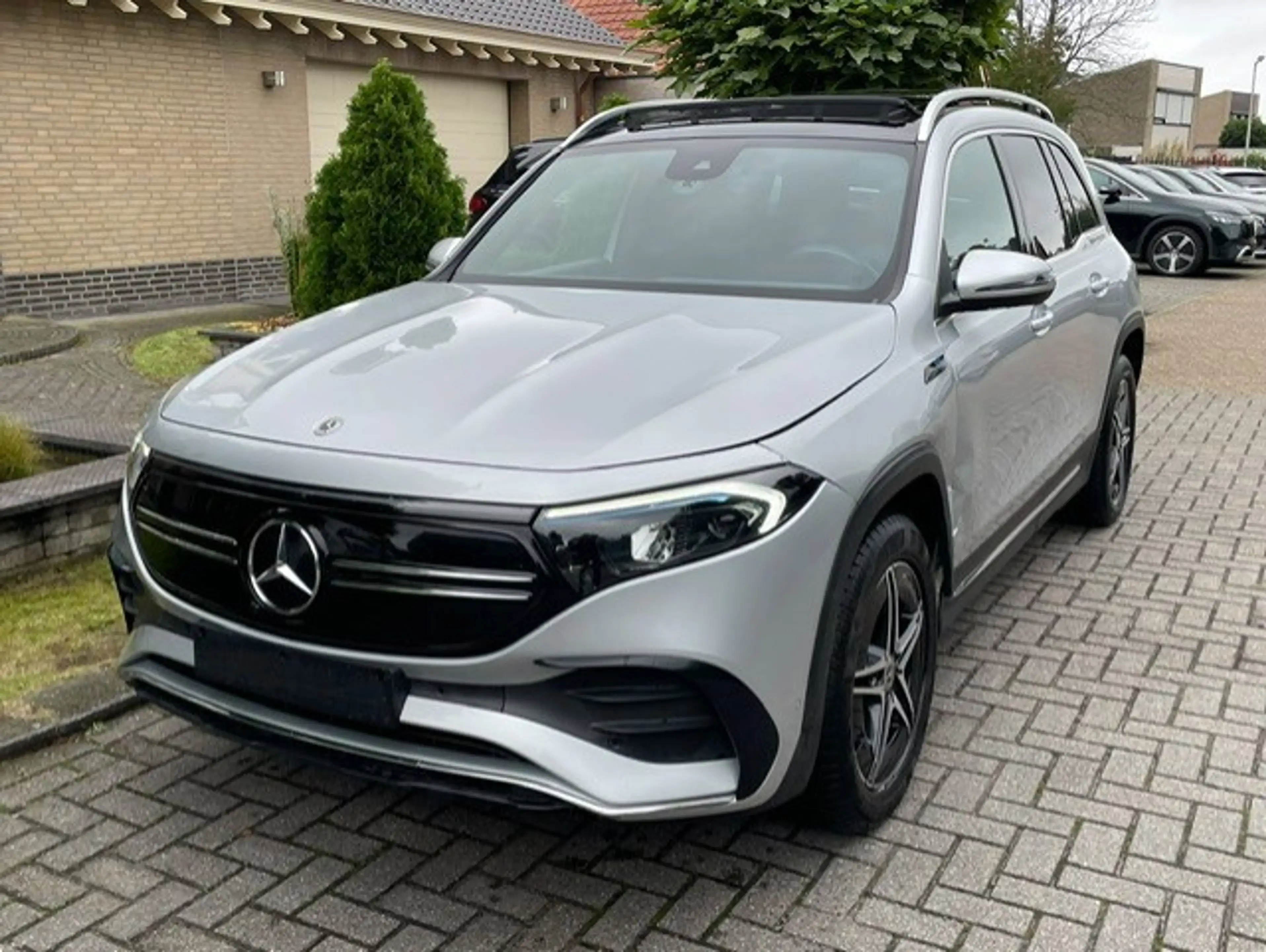 Mercedes-Benz EQB 300 4MATIC PANO LED NAVI CAMERA — photo 4