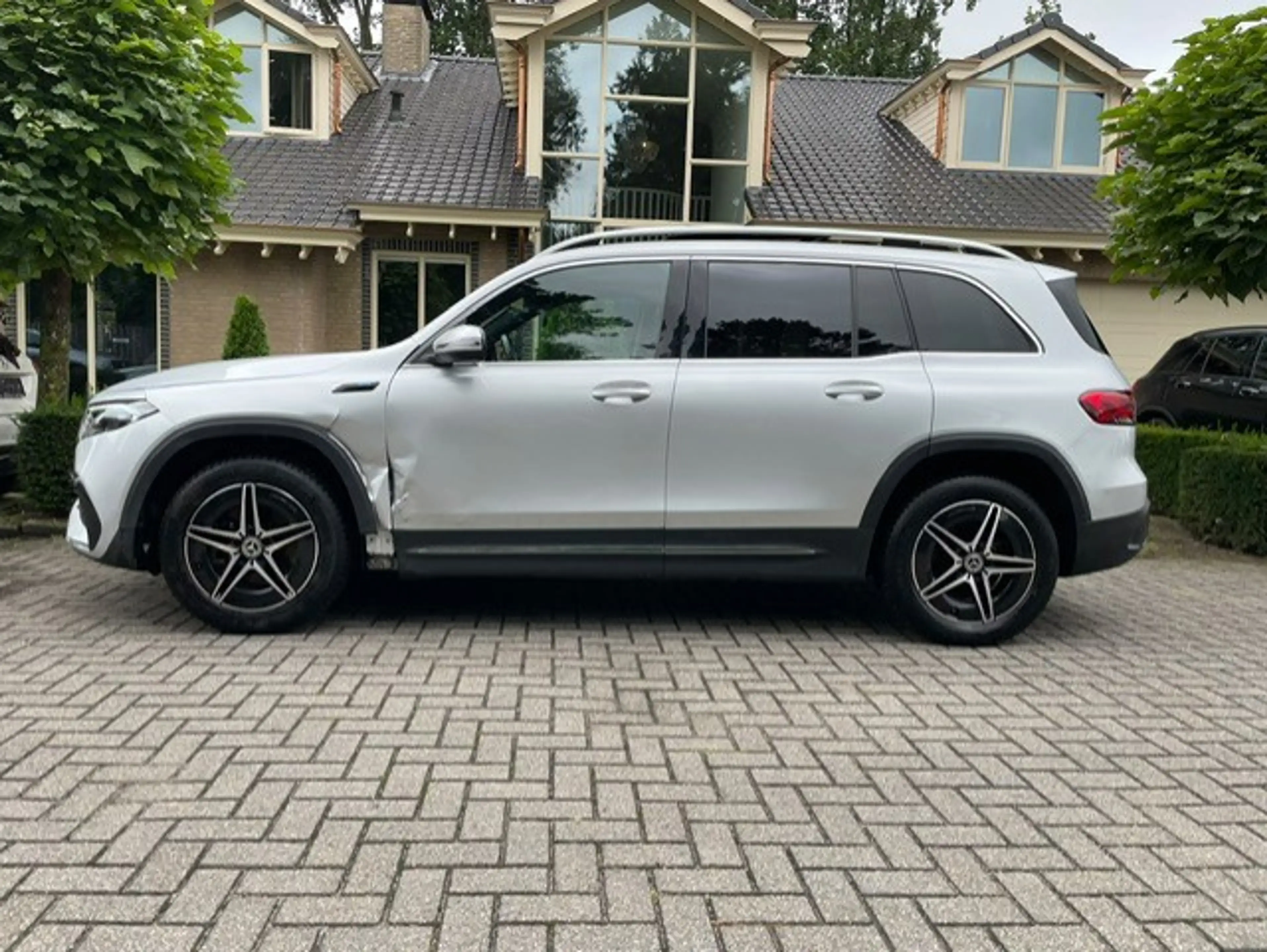Mercedes-Benz EQB 300 4MATIC PANO LED NAVI CAMERA — photo 5