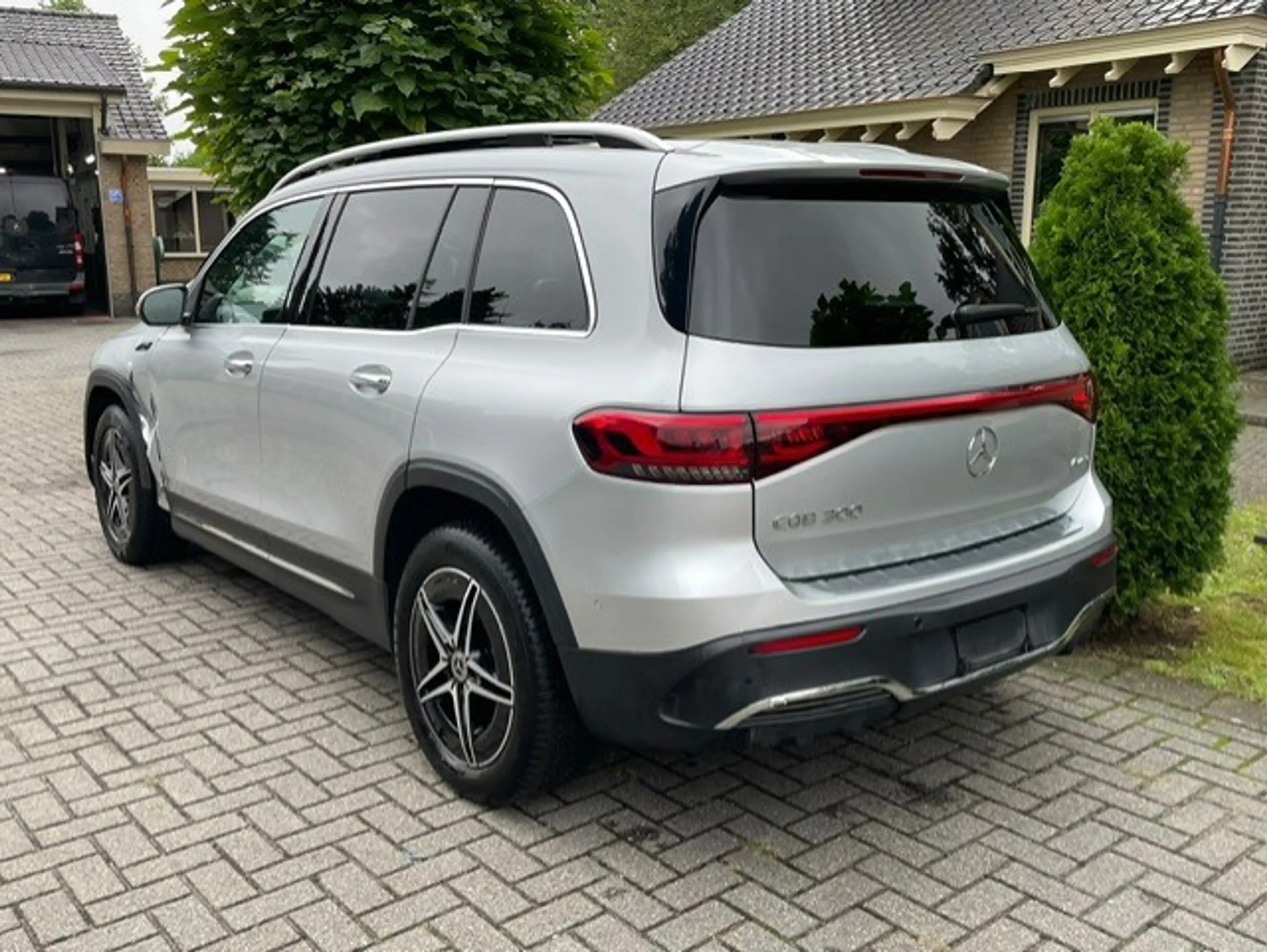 Mercedes-Benz EQB 300 4MATIC PANO LED NAVI CAMERA — photo 6