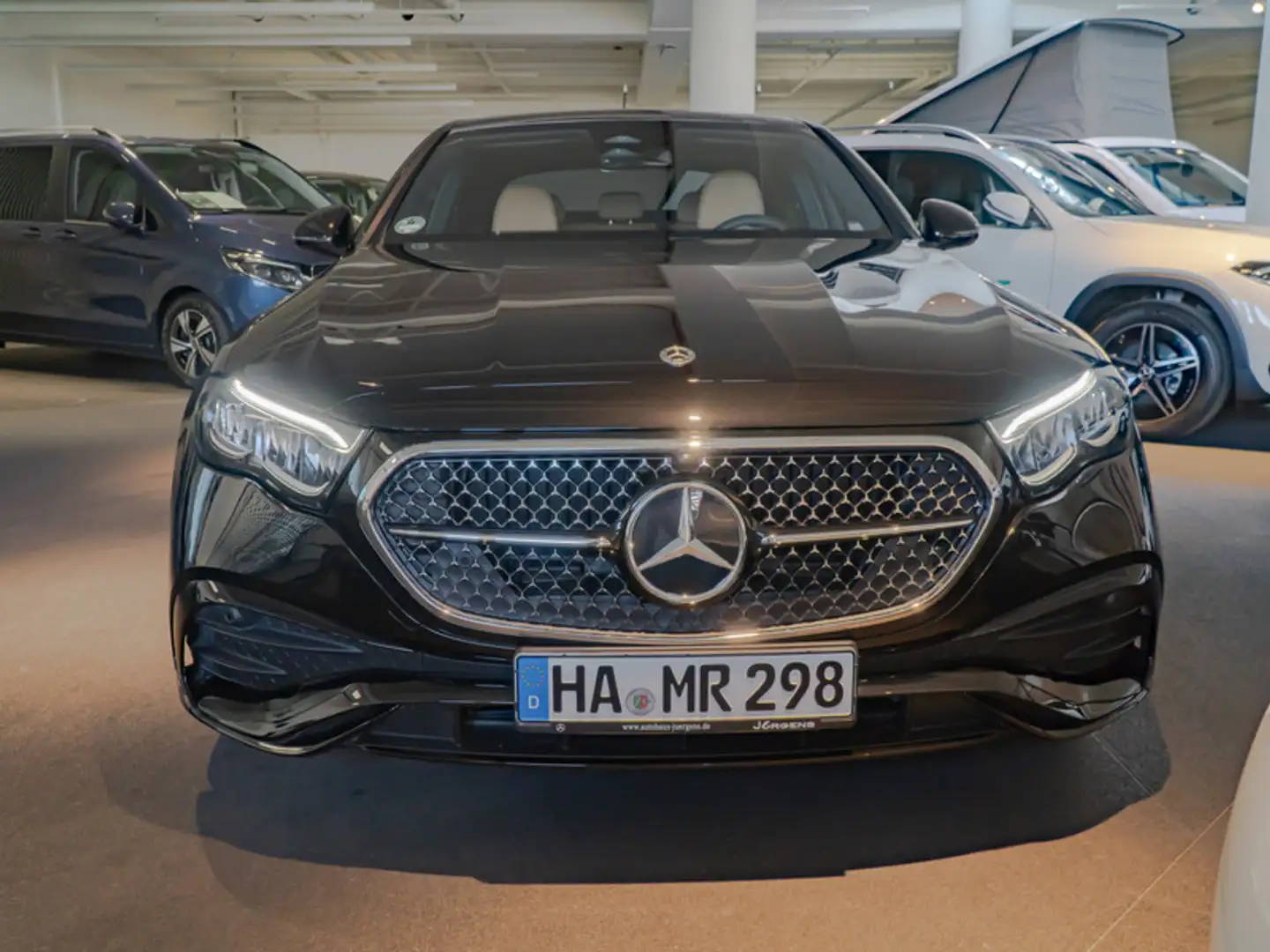 Mercedes-Benz E 200 4M AMG-Sport/Super/Pano/Night/Sitzklima/20 Schwarz - 2