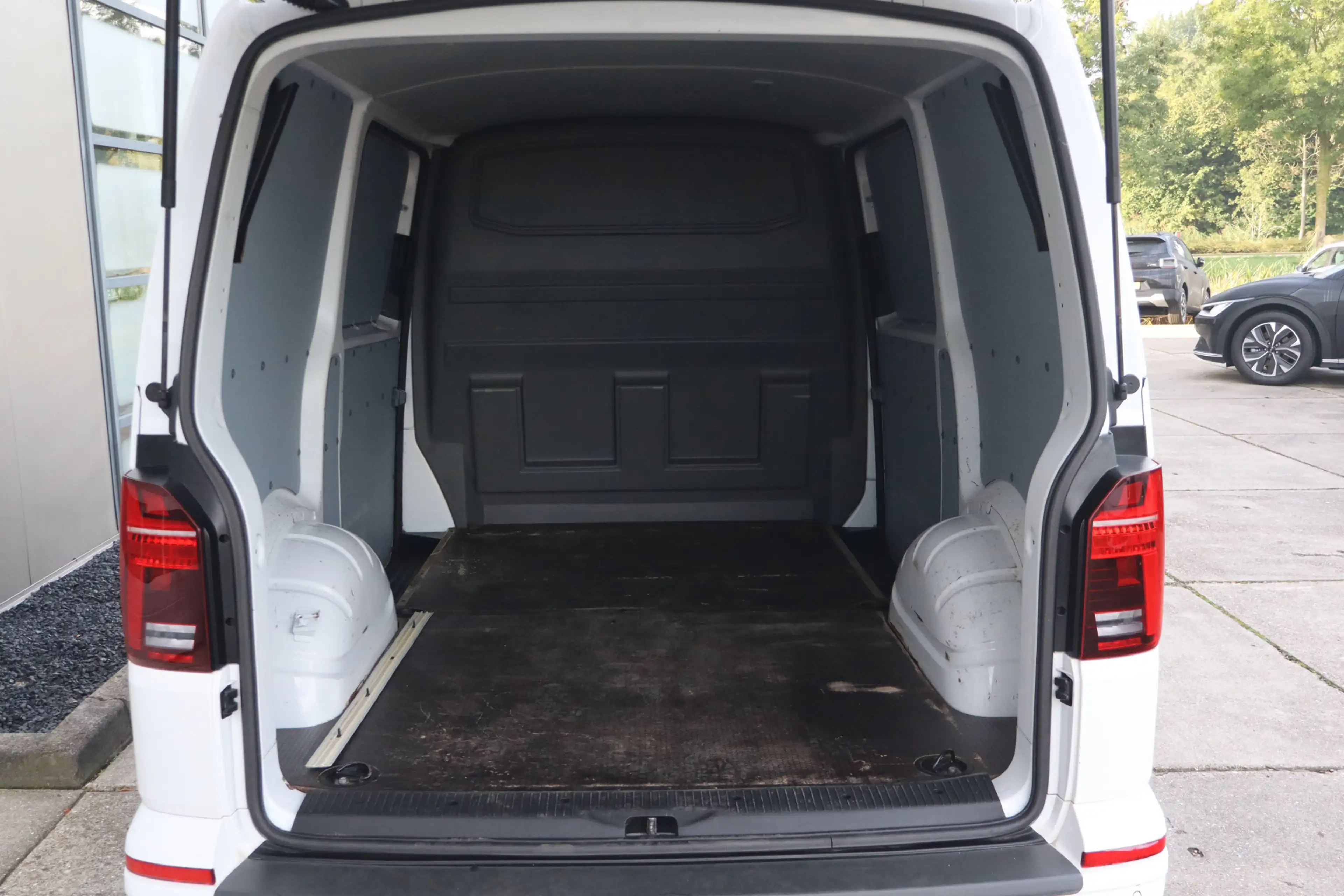 Volkswagen T6.1 Transporter 2.0 TDI L1H1 28 Bulli - NL Auto!! Adap Cruise I Ca — photo 16