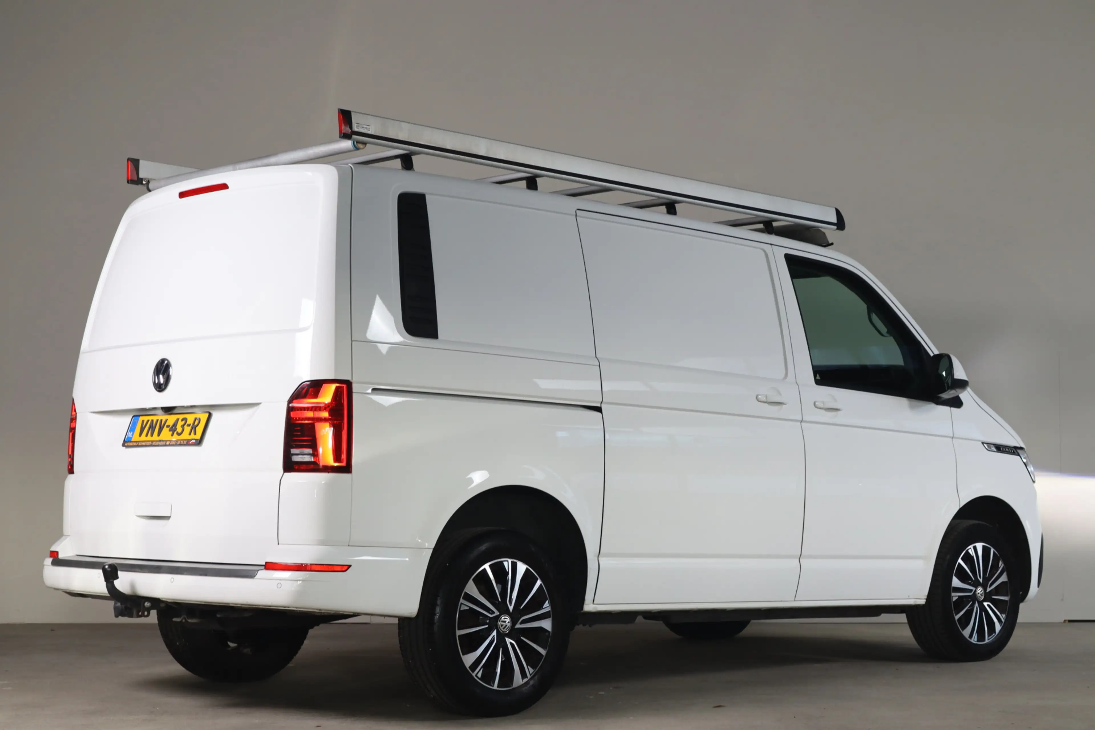 Volkswagen T6.1 Transporter 2.0 TDI L1H1 28 Bulli - NL Auto!! Adap Cruise I Ca — photo 2