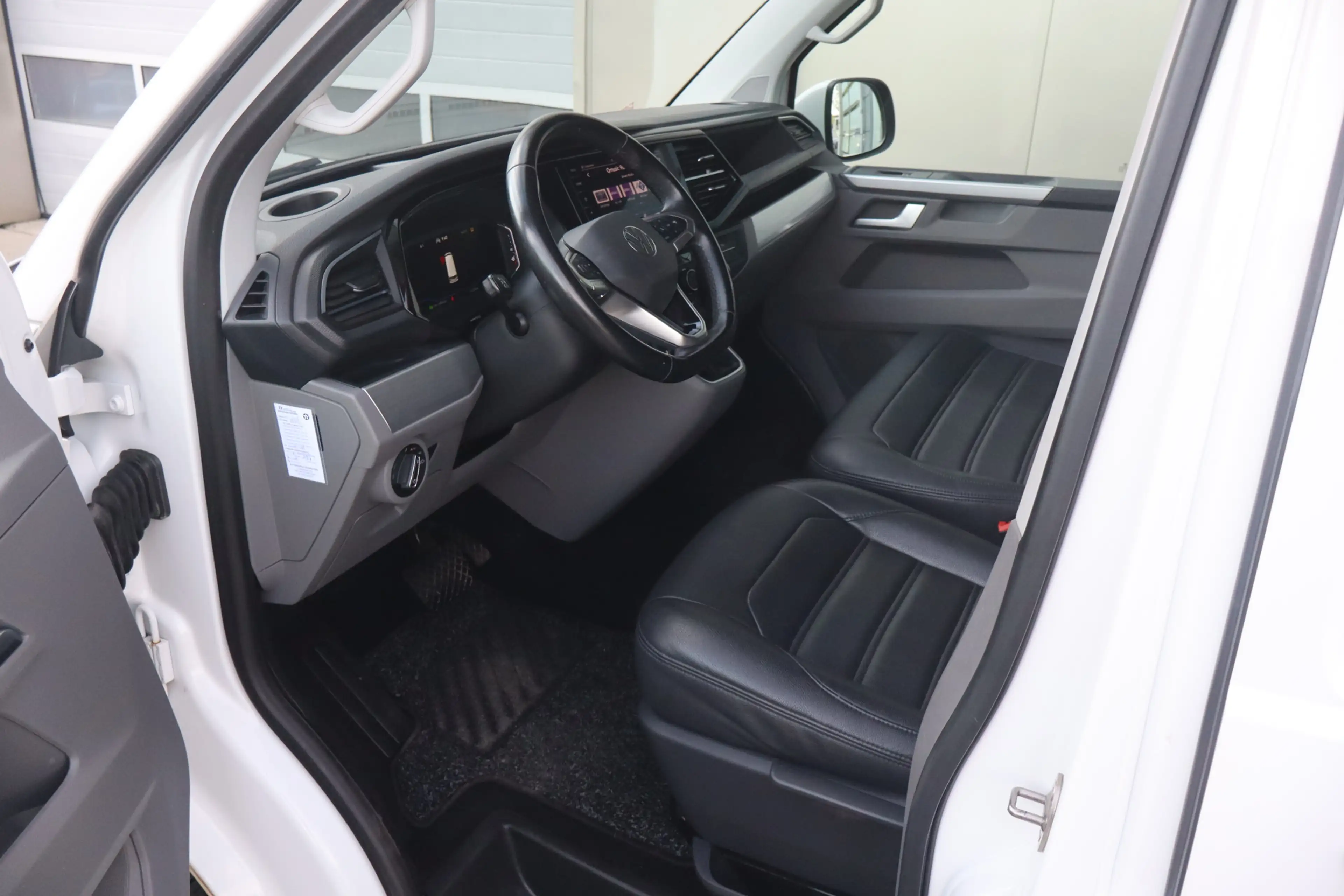 Volkswagen T6.1 Transporter 2.0 TDI L1H1 28 Bulli - NL Auto!! Adap Cruise I Ca — photo 6