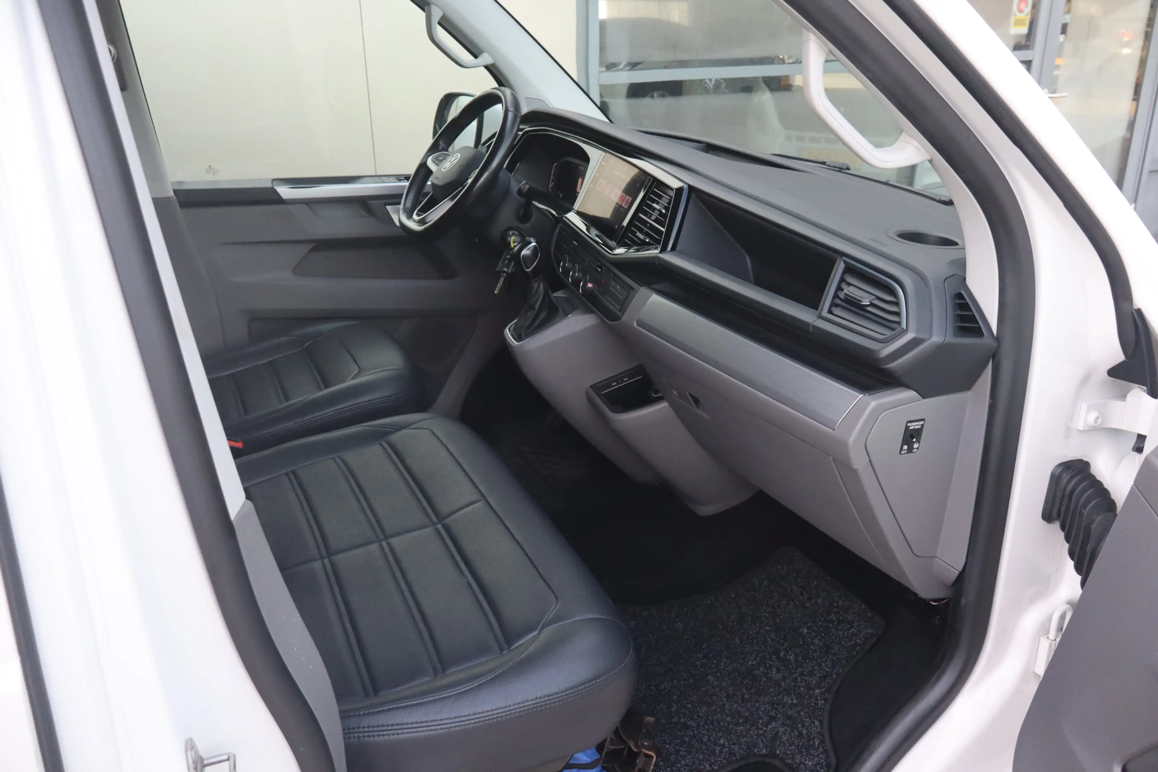 Volkswagen T6.1 Transporter 2.0 TDI L1H1 28 Bulli - NL Auto!! Adap Cruise I Ca — photo 5