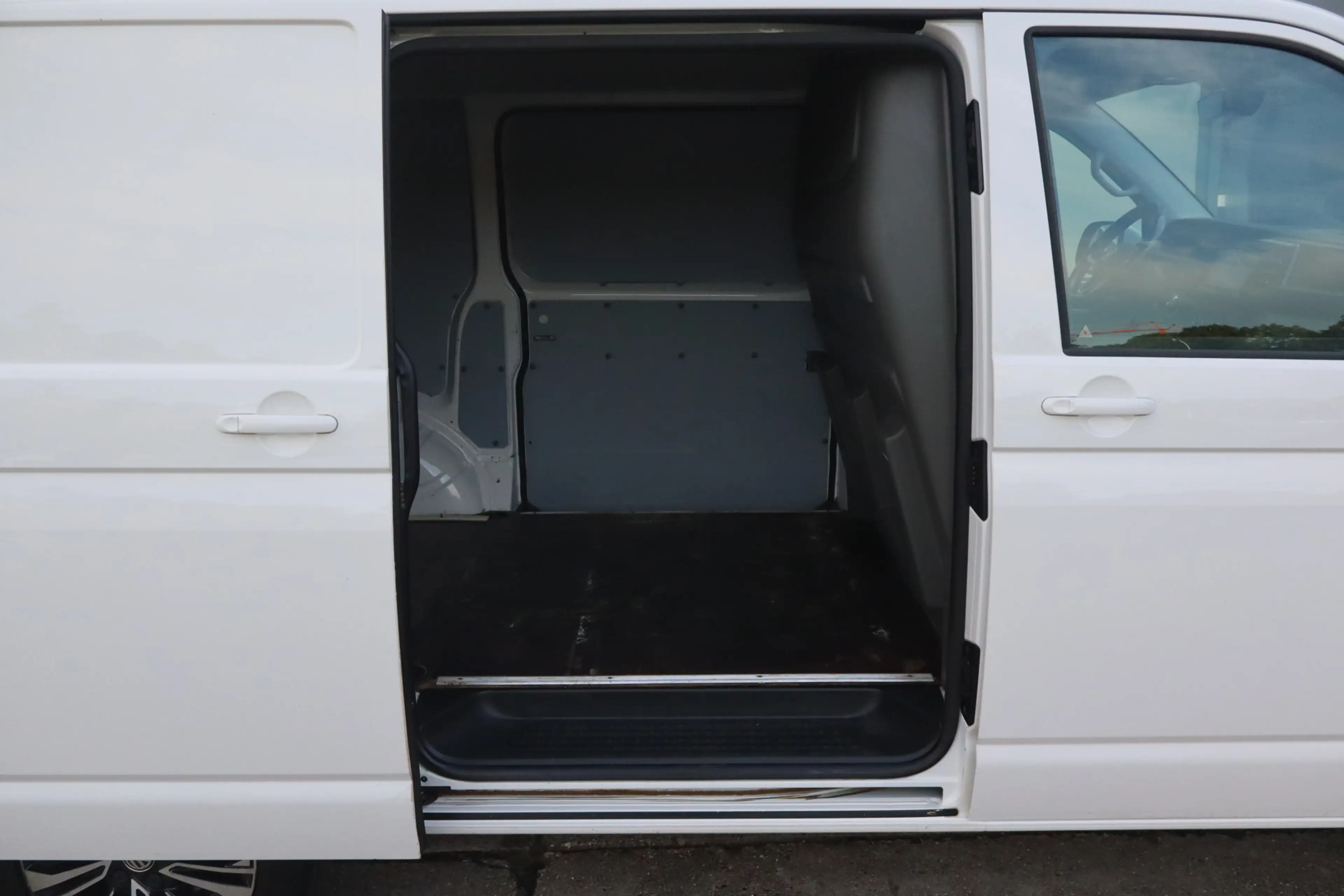 Volkswagen T6.1 Transporter 2.0 TDI L1H1 28 Bulli - NL Auto!! Adap Cruise I Ca — photo 15