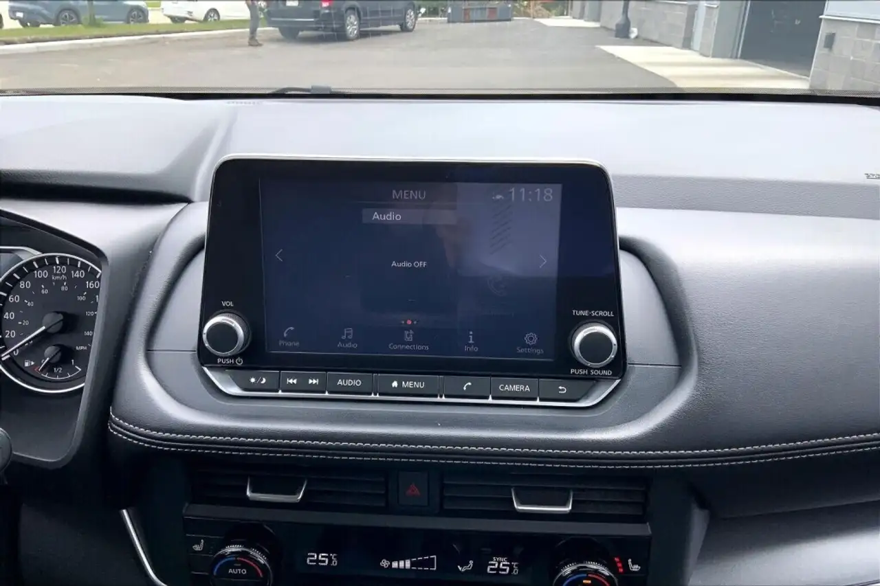 Nissan Rogue снимка Nissan Rogue