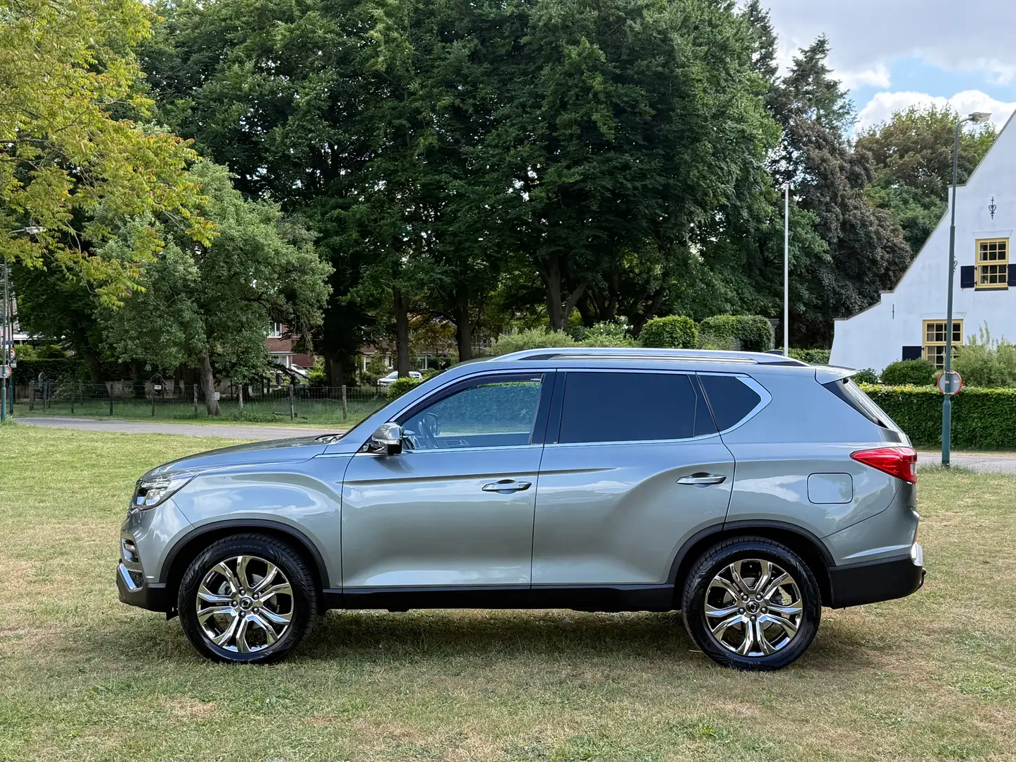 SsangYong Rexton 2.2 e-XDi automaat 4x4 Sapphire grijskenteken NAP Grijs - 2