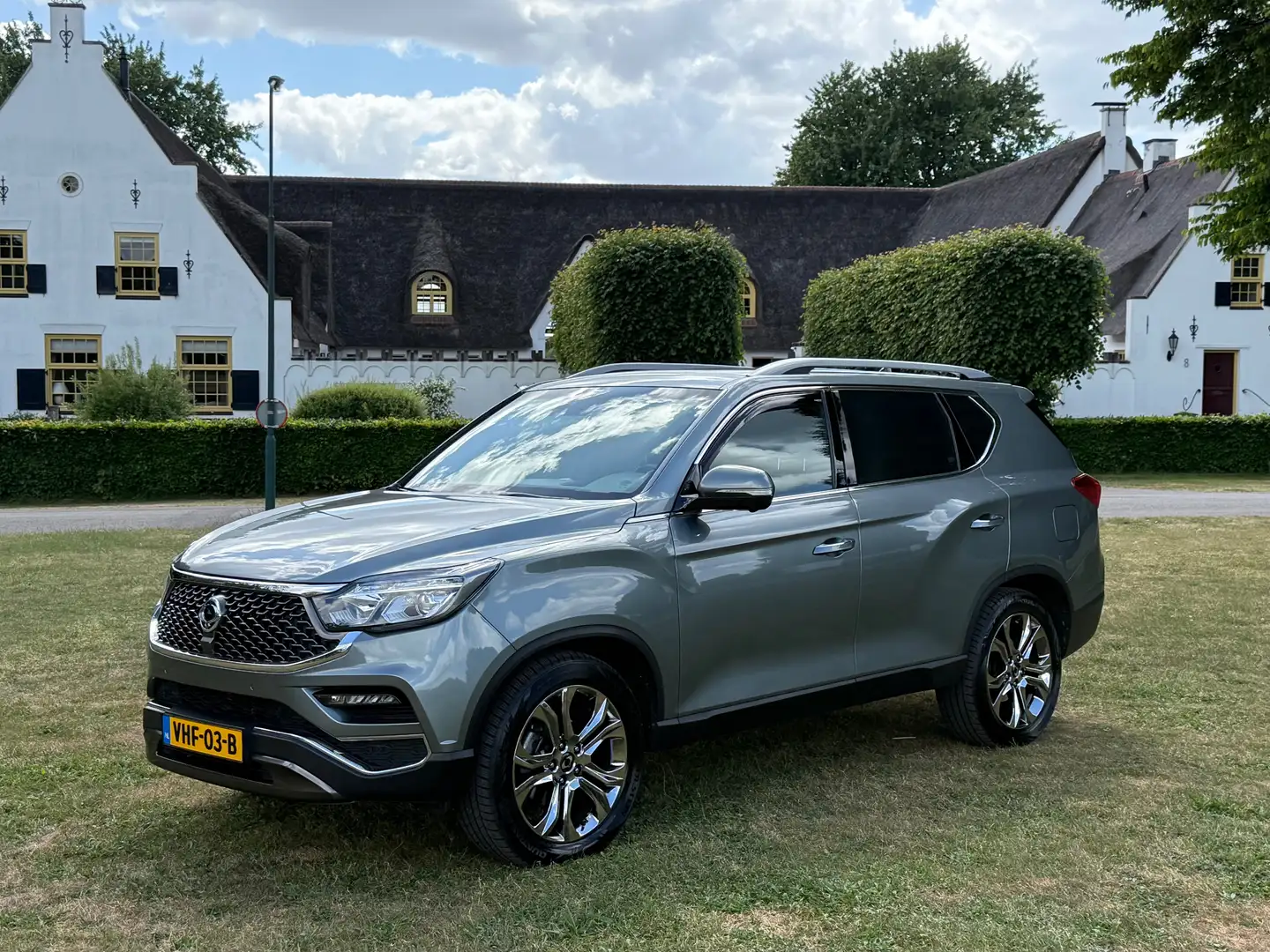 SsangYong Rexton 2.2 e-XDi automaat 4x4 Sapphire grijskenteken NAP Grijs - 1
