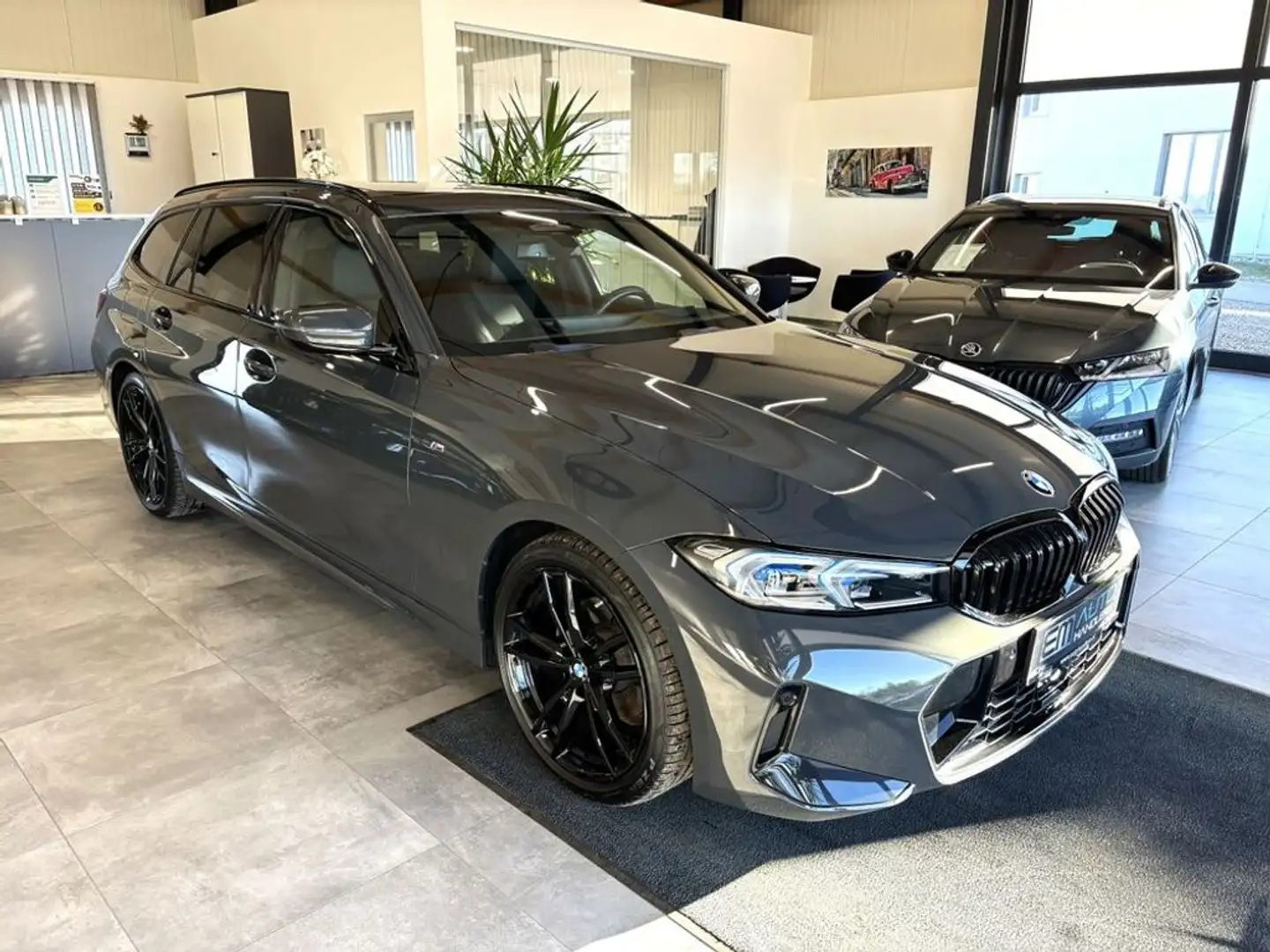 BMW 320 d Touring xDrive M-Sport *LED*PDC*NAV*STH*ACC* Gris - 1