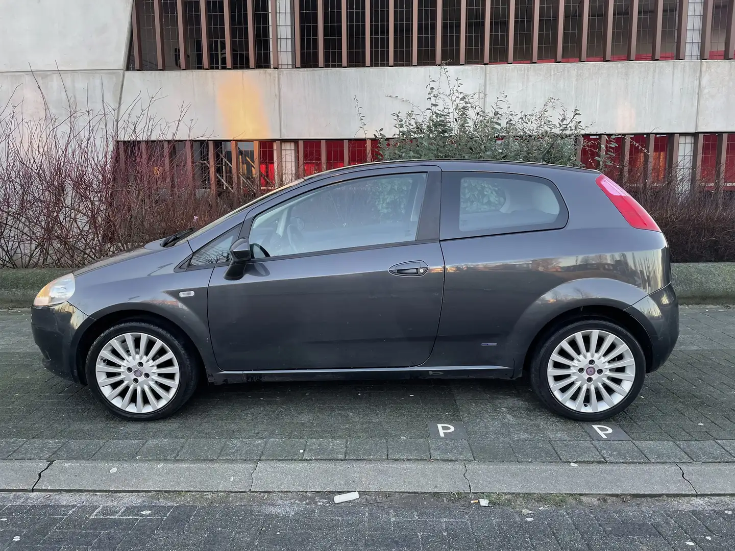 Fiat Punto 1.4 Dynamic /Airco/Cruise Control/Nwe APK/ NAP Grijs - 2