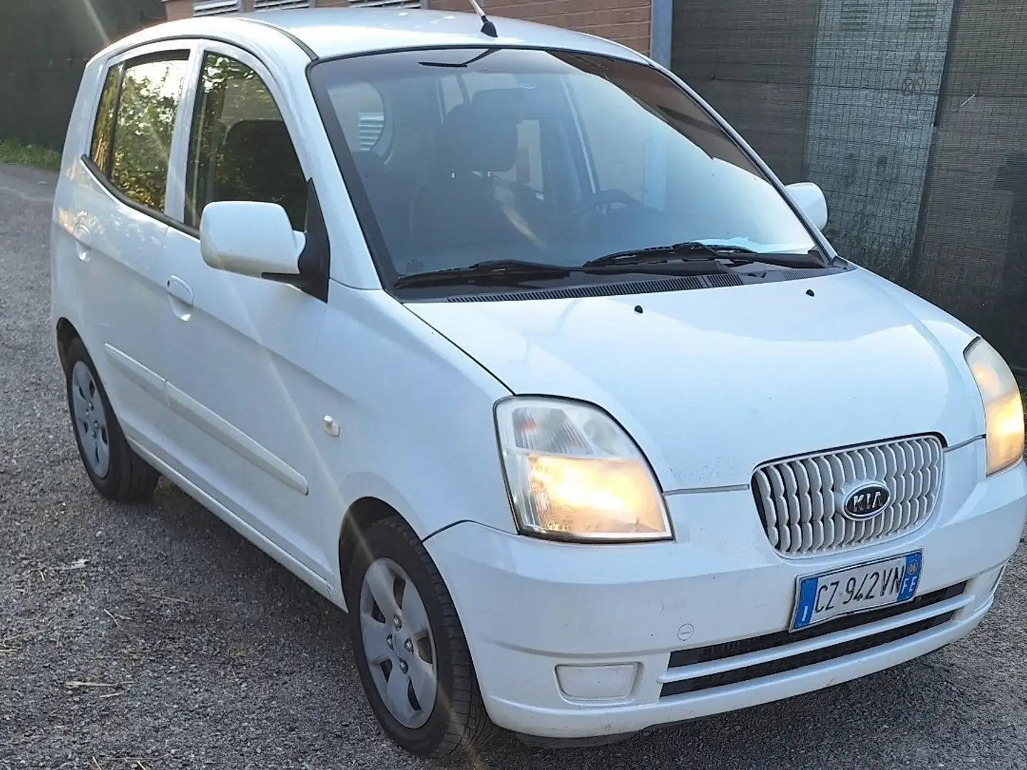 Kia Picanto 1.1 crdi vgt Spicy Blanc - 1