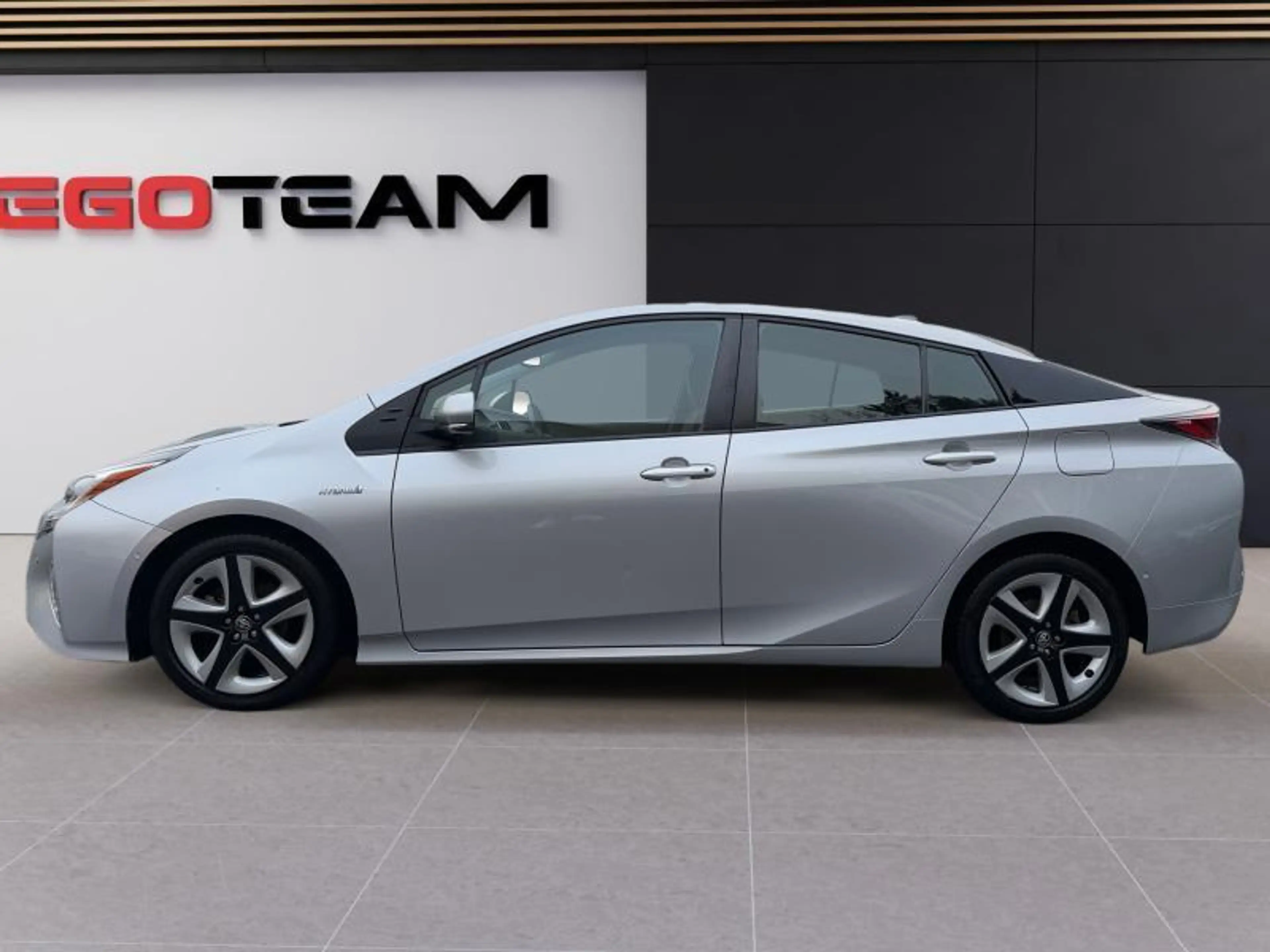 Toyota Prius Lounge — photo 3