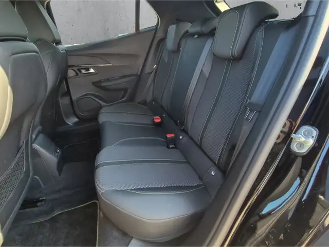 Peugeot 2008 view 8