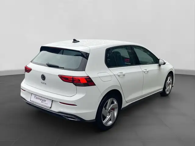Volkswagen Golf view 3