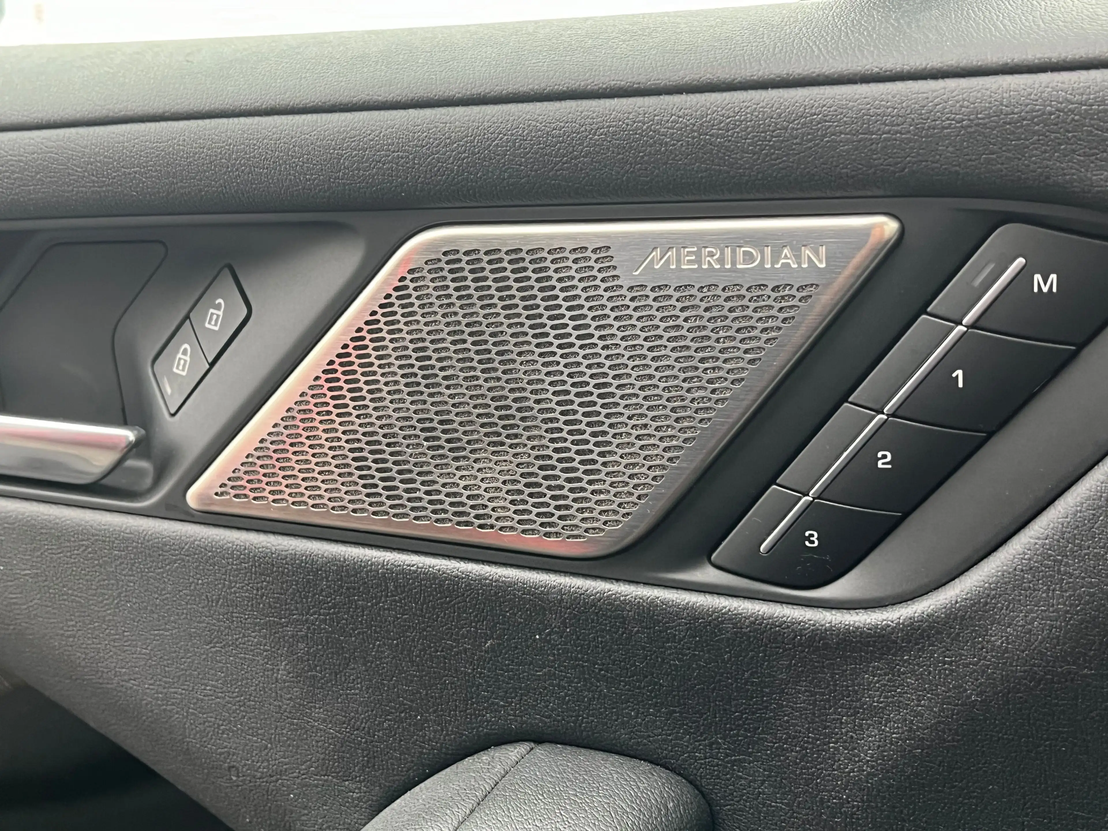 Jaguar I-Pace EV320 SE - LED+SHZ+RFK+LEDER+TEMP+MERIDIAN SOUND — photo 11