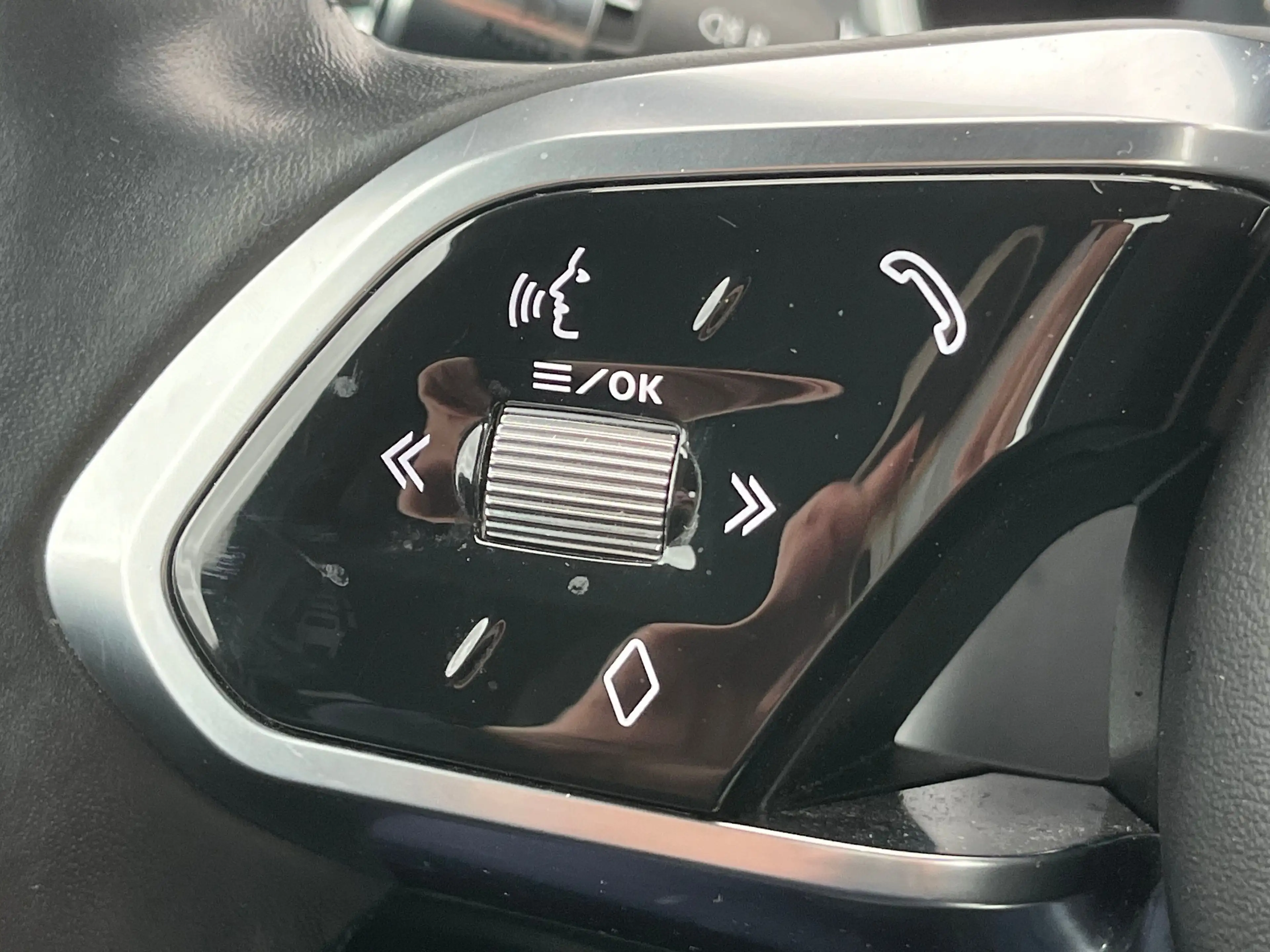 Jaguar I-Pace EV320 SE - LED+SHZ+RFK+LEDER+TEMP+MERIDIAN SOUND — photo 15