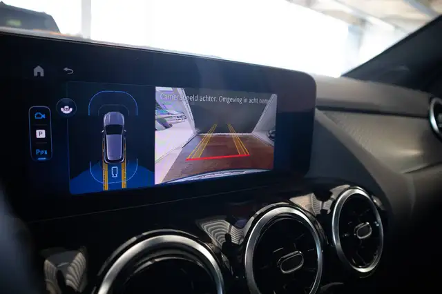 Mercedes-Benz Gla view 11