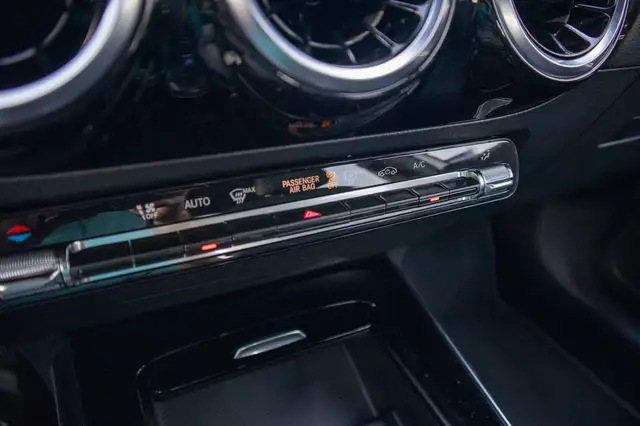 Mercedes-Benz Gla view 14