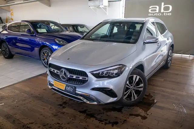 Mercedes-Benz Gla view 2