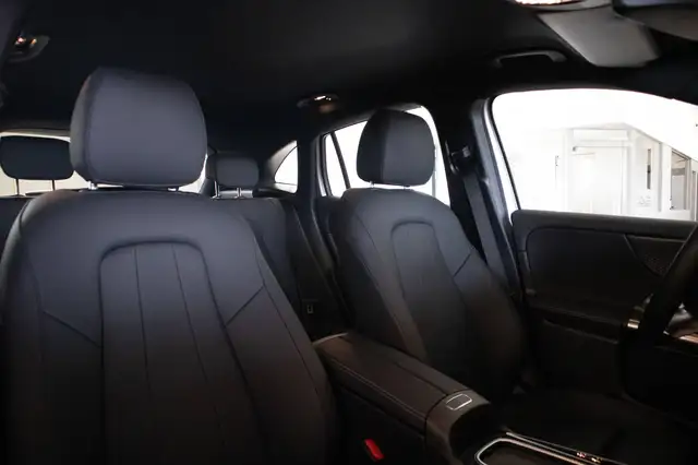 Mercedes-Benz Gla view 8