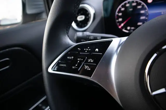 Mercedes-Benz Gla view 12