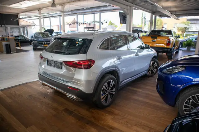 Mercedes-Benz Gla view 4