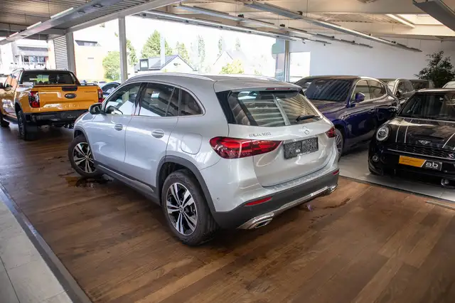 Mercedes-Benz Gla view 5