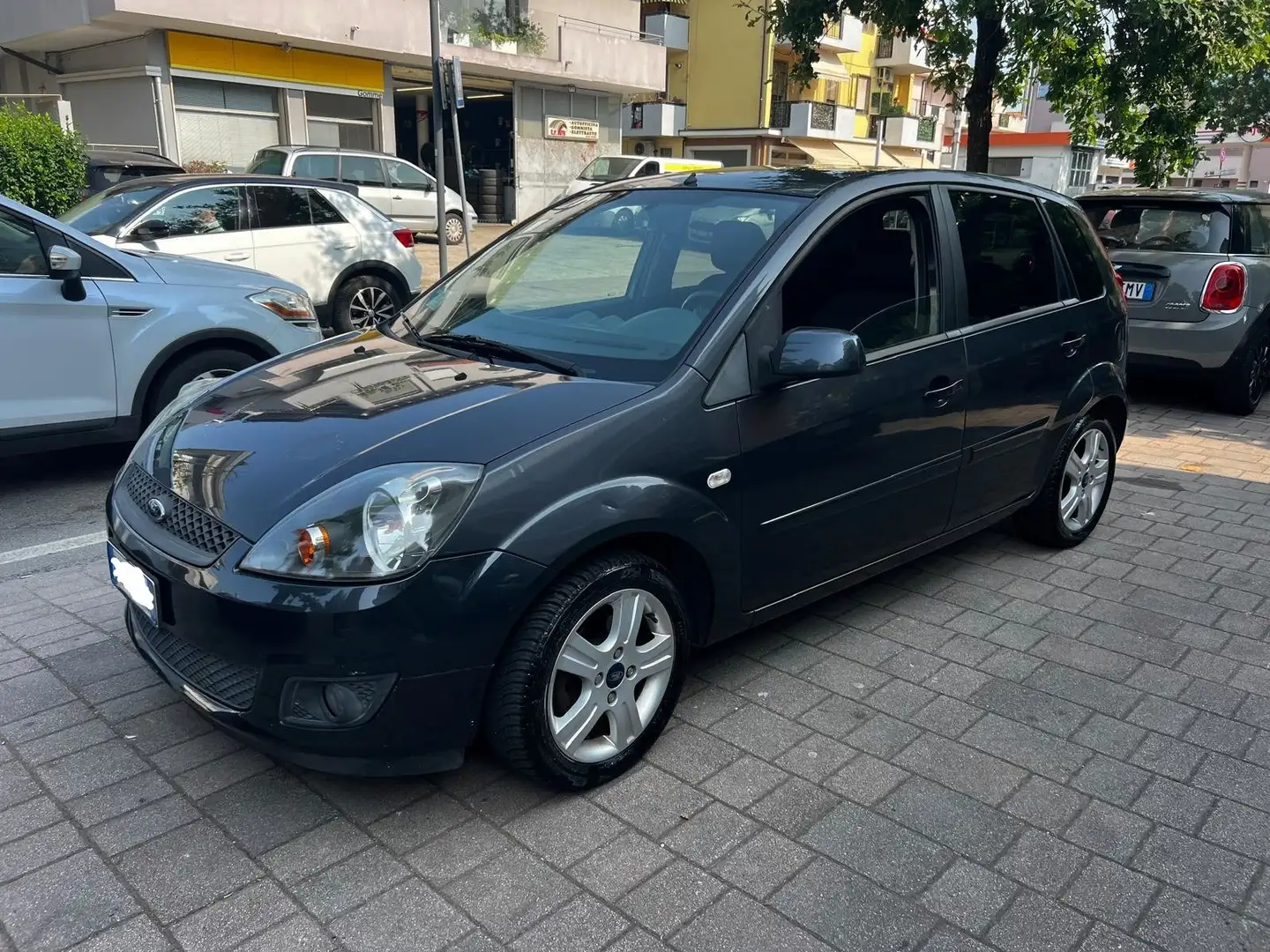 Ford Fiesta 5p 1.2 Grigio - 1