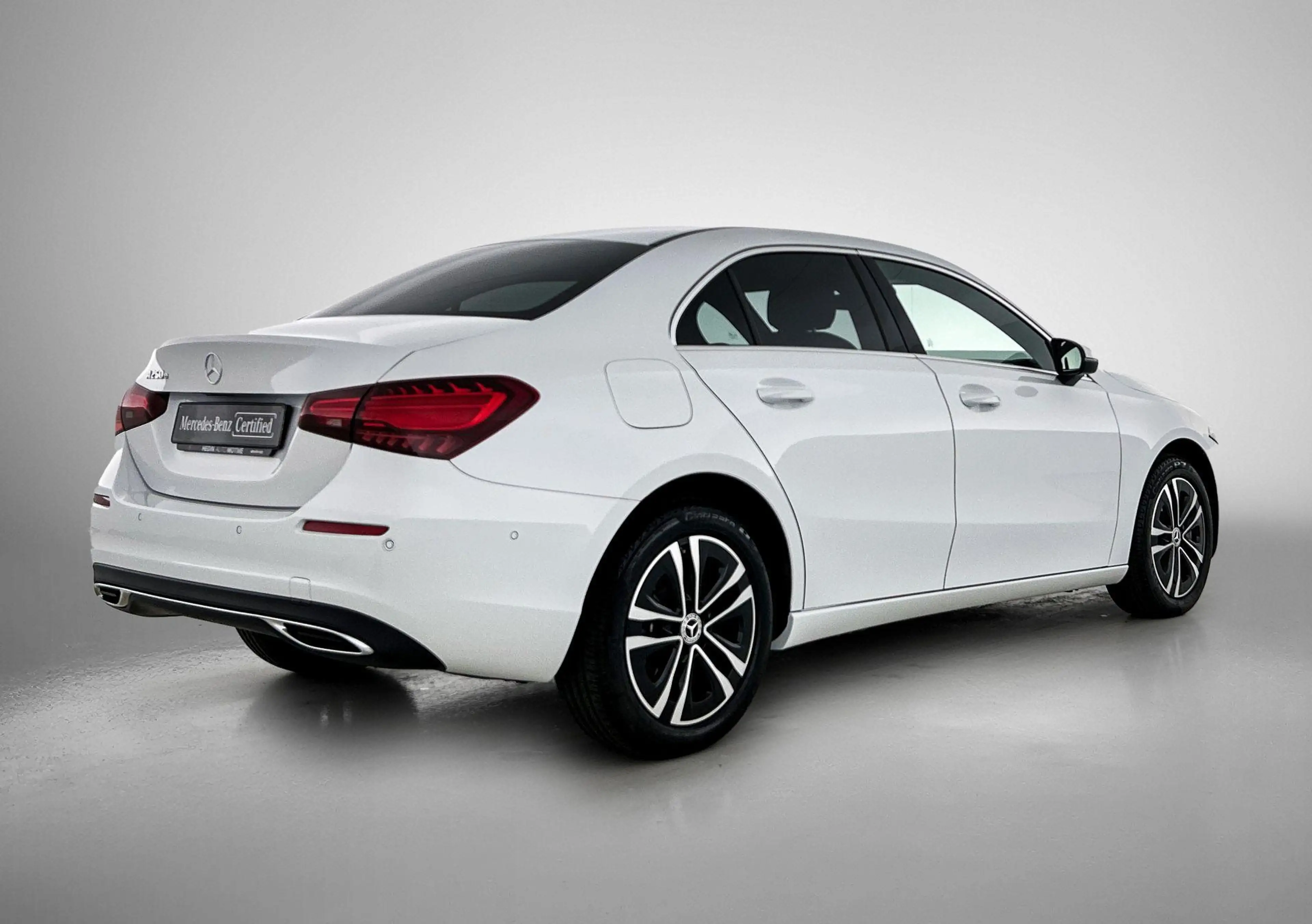 Mercedes-Benz A 250 e Berline Business Line | Verwarmde Zetels | Navig — photo 2