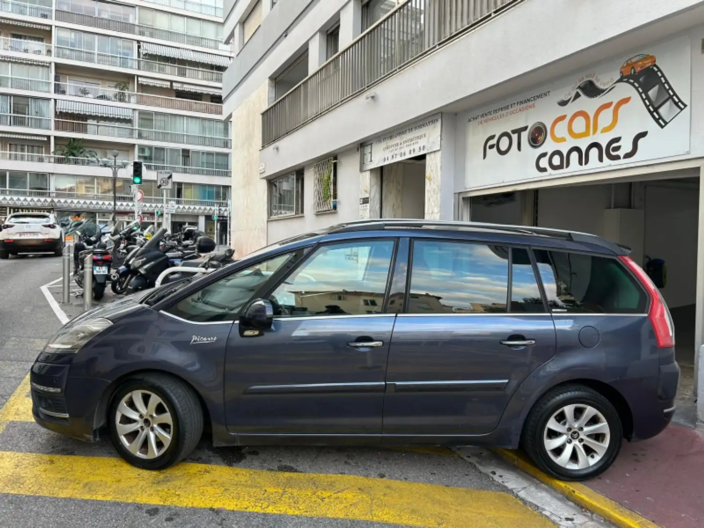 Citroen Grand C4 Picasso 1.6 E-HDI 110 FAP EXCLUSIVE BMP6 7PL Grau - 2