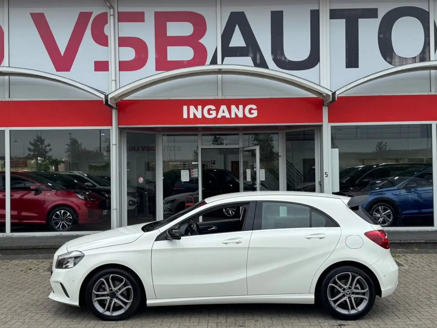 Mercedes-Benz A 180 A180 NAVI LED LEER CAMERA AIRCO SPORTSTOELEN Wit - 2