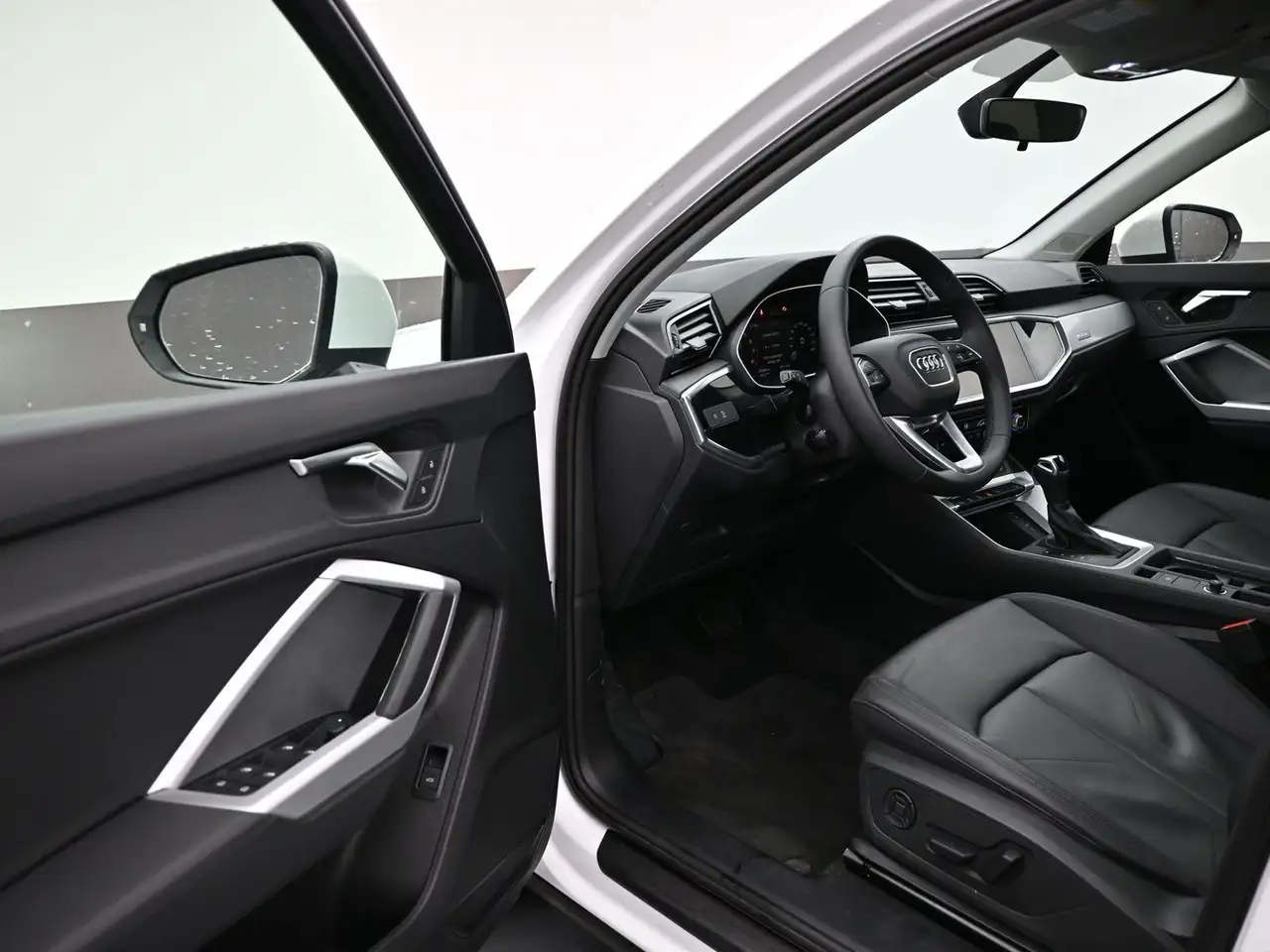 Audi Q3 снимка Audi Q3