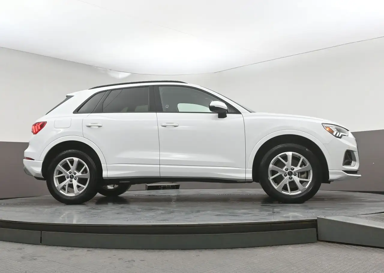 Audi Q3 снимка Audi Q3