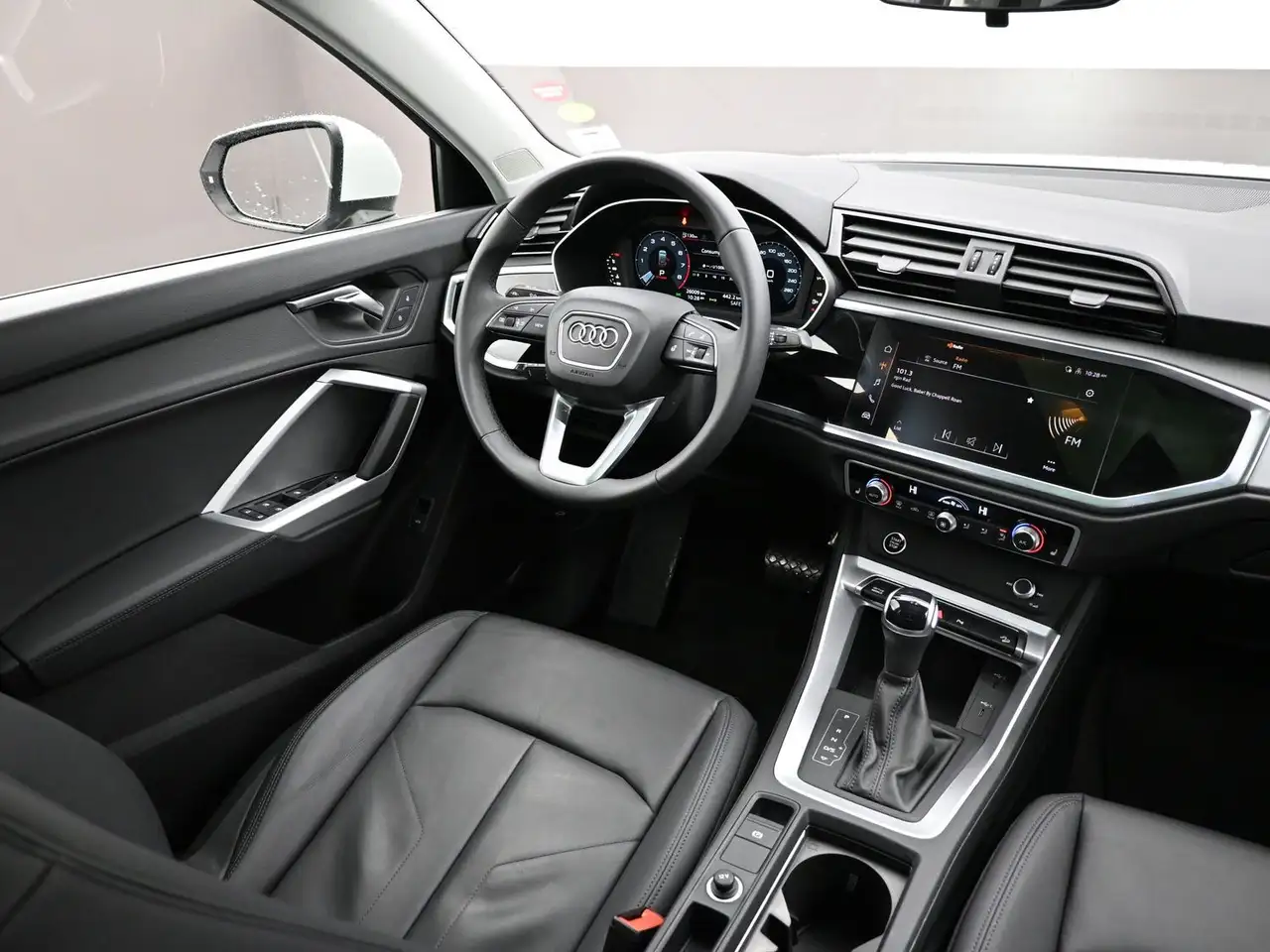 Audi Q3 снимка Audi Q3