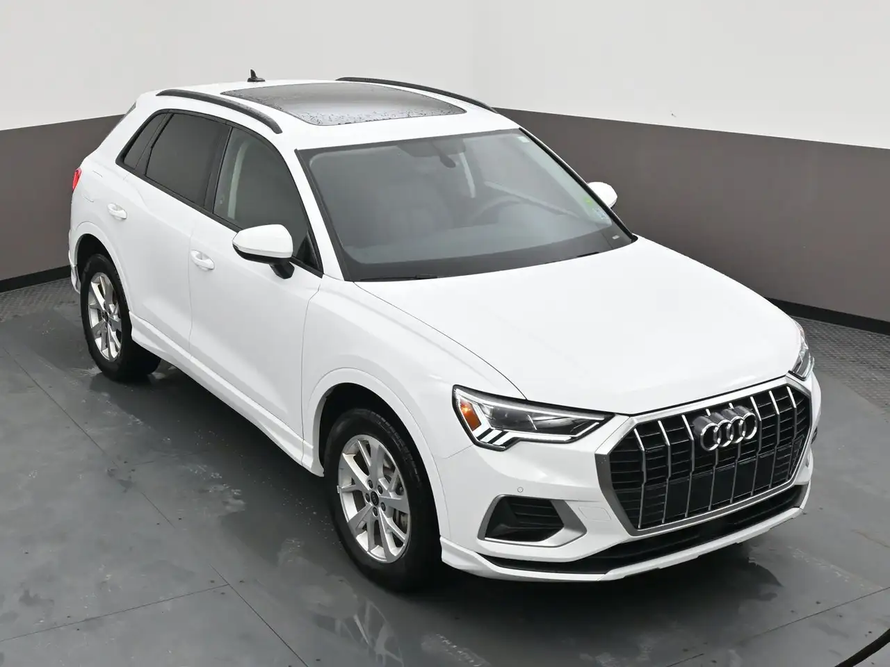 Audi Q3 снимка Audi Q3