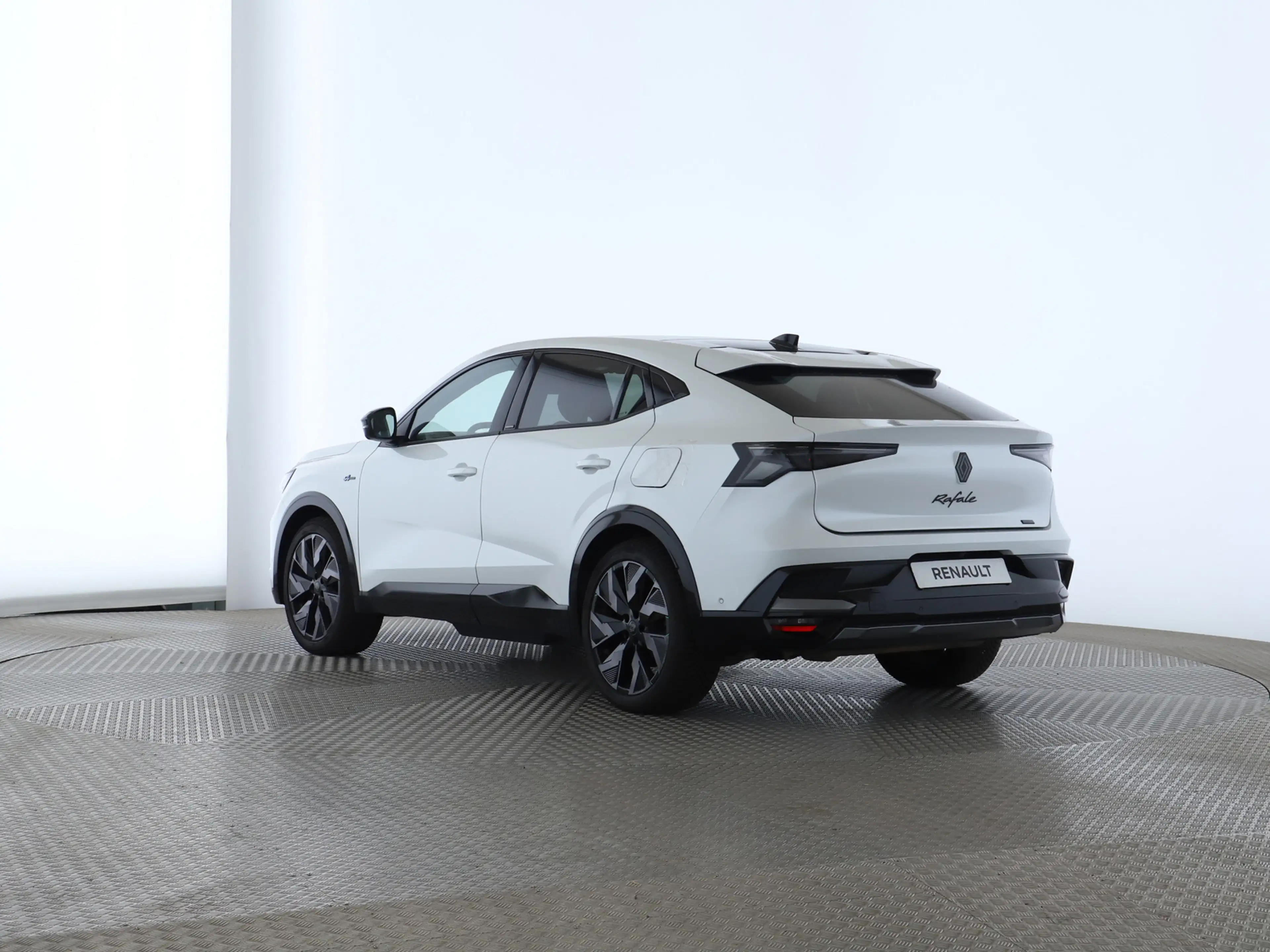 Renault Rafale Esprit Alpine E-Tech Plug-in Hybrid 300 4x4 — photo 4